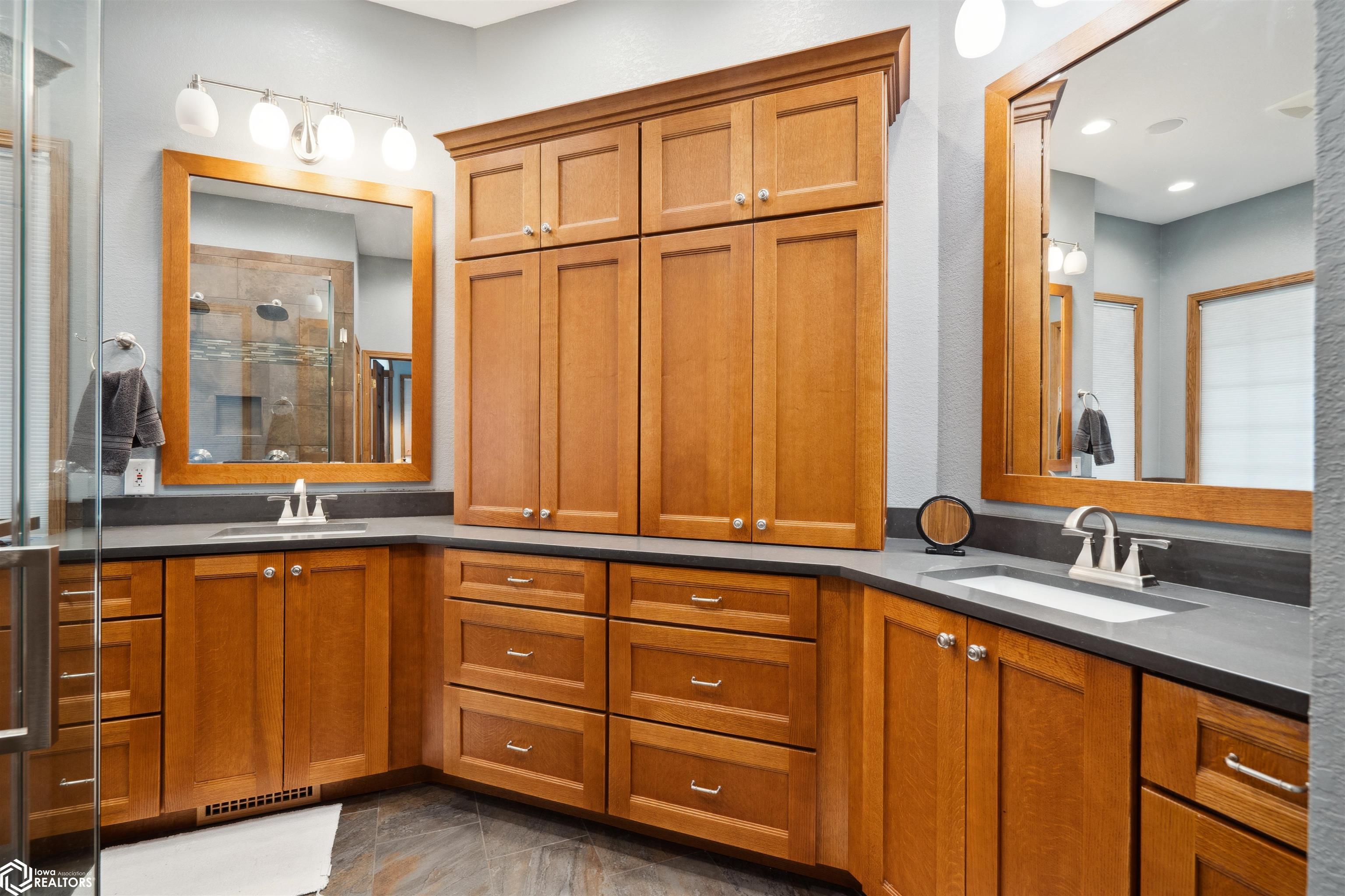 2310 Knollway Drive, Marshalltown, Iowa image 24