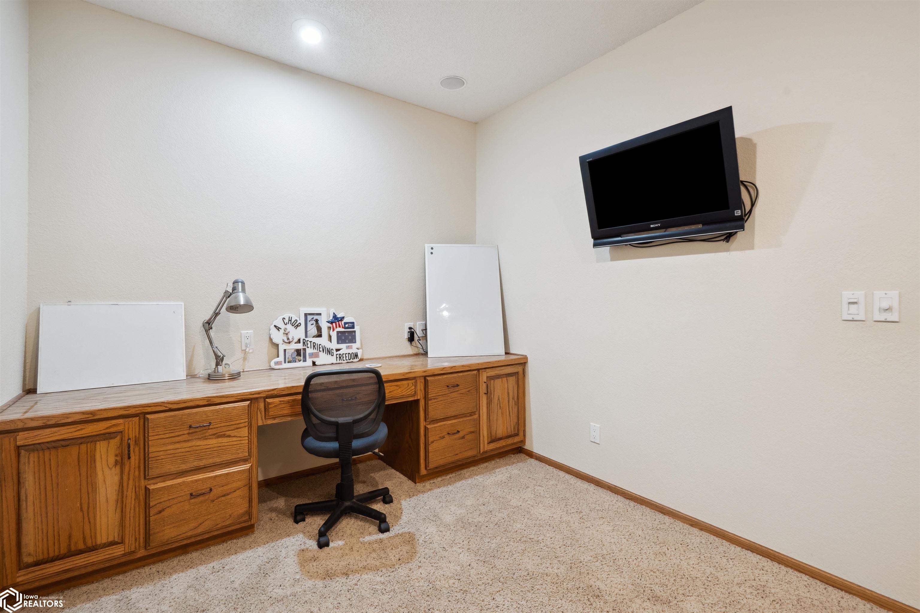 2310 Knollway Drive, Marshalltown, Iowa image 38