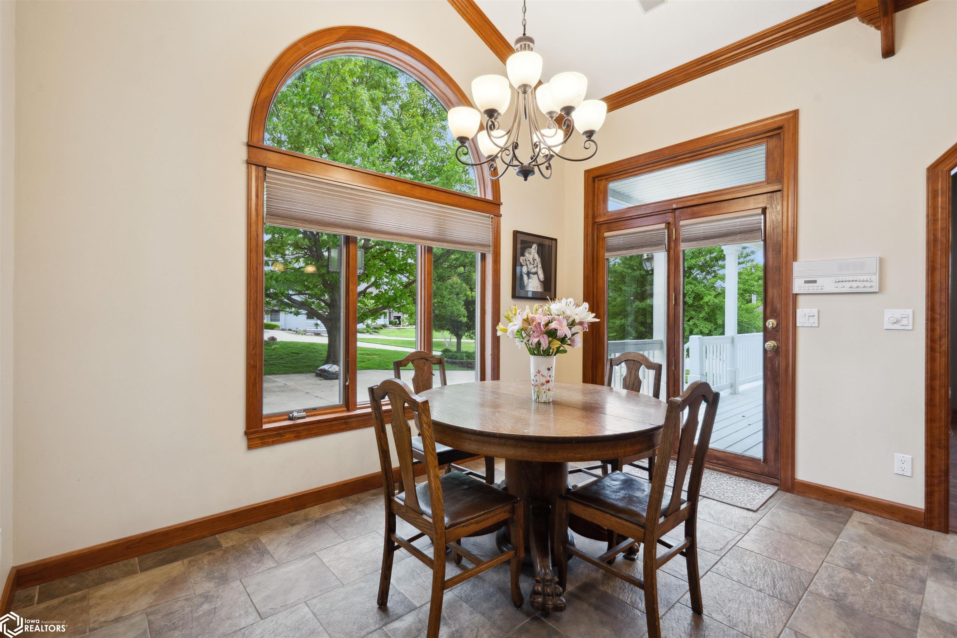 2310 Knollway Drive, Marshalltown, Iowa image 9