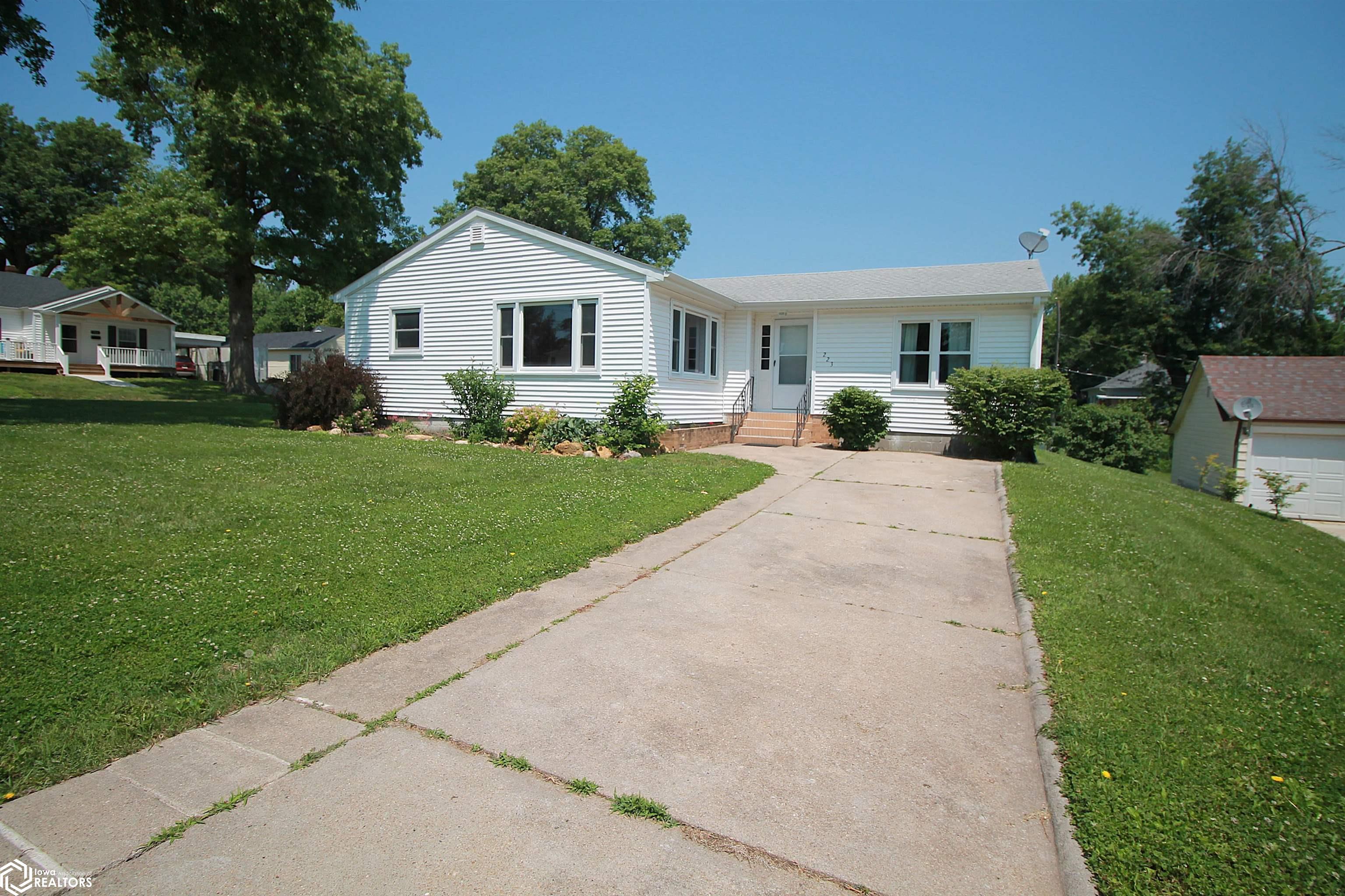 223 W Division Street, Clarinda, Iowa image 1