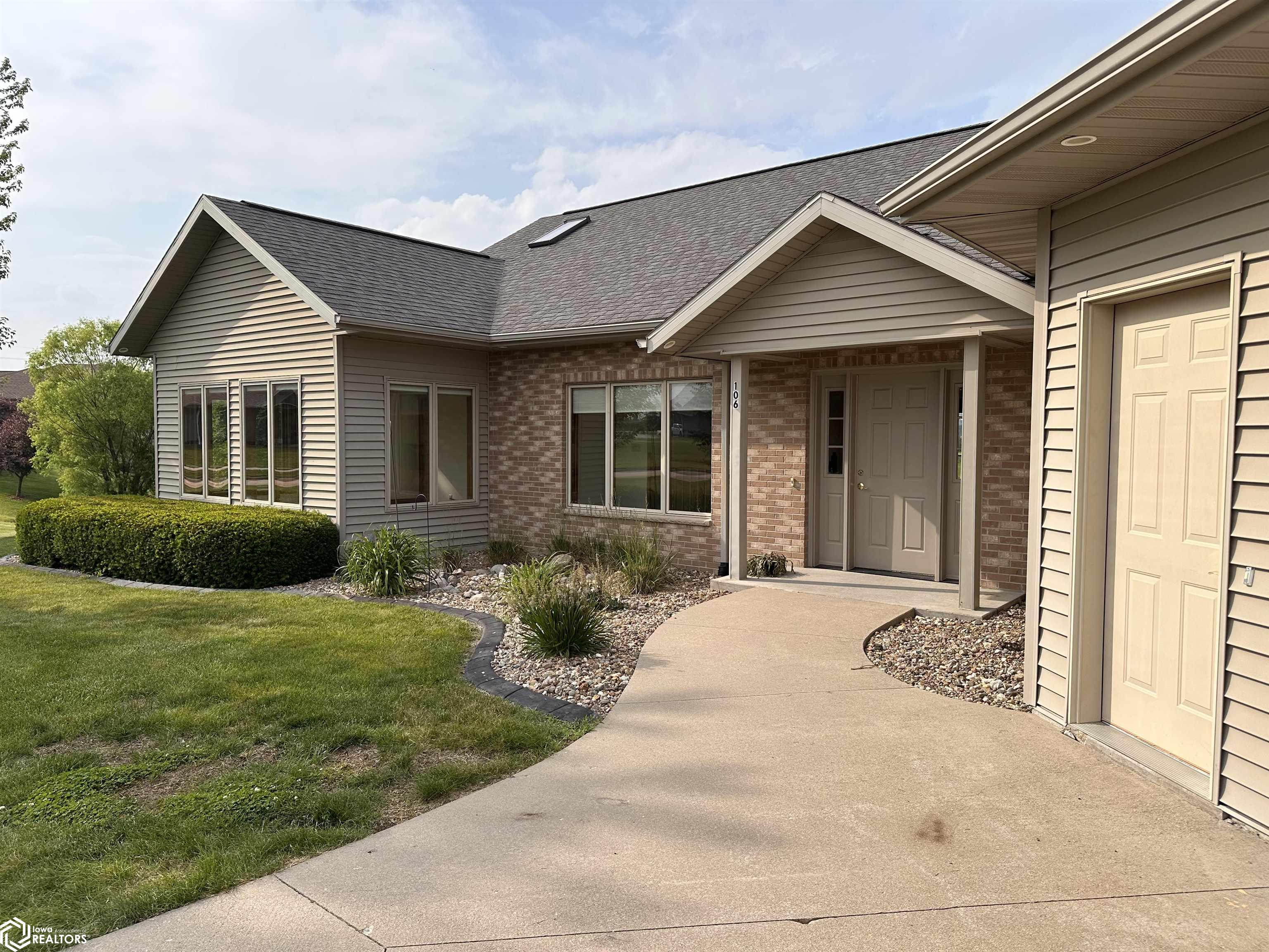 106 E Deaton Drive, Wayland, Iowa image 2