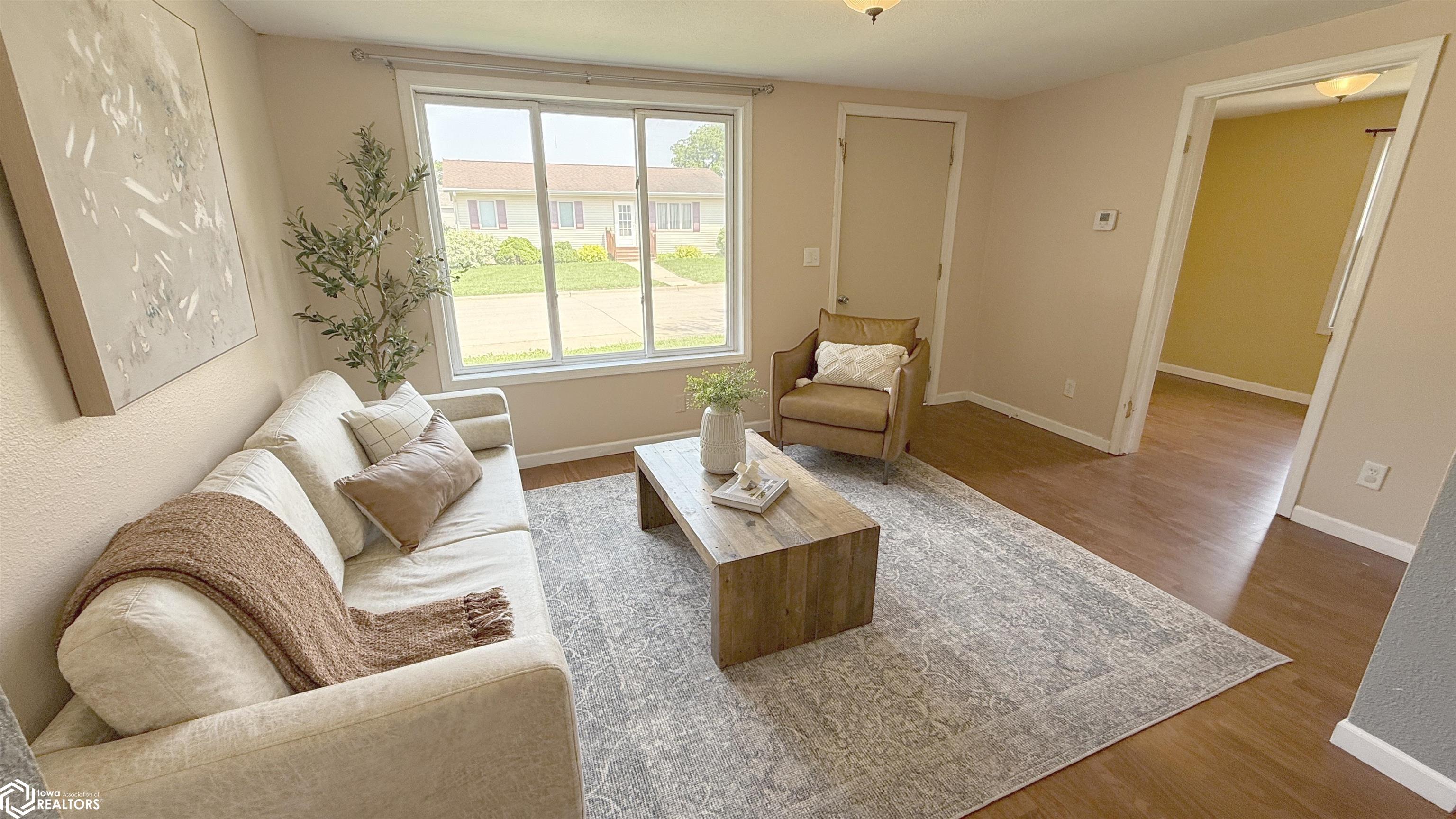 2302 S Madison Avenue, Mason City, Iowa image 3