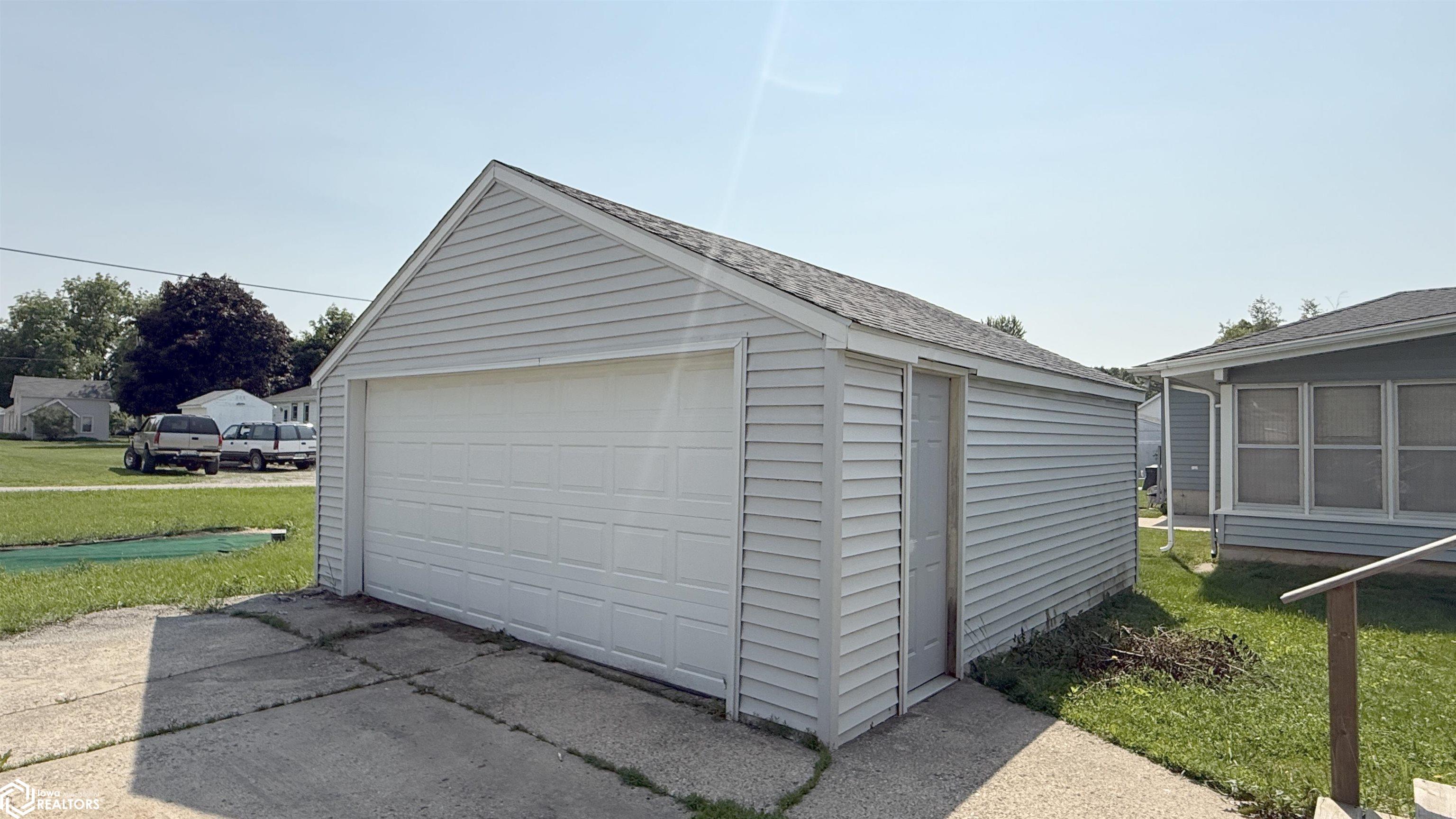 2302 S Madison Avenue, Mason City, Iowa image 22