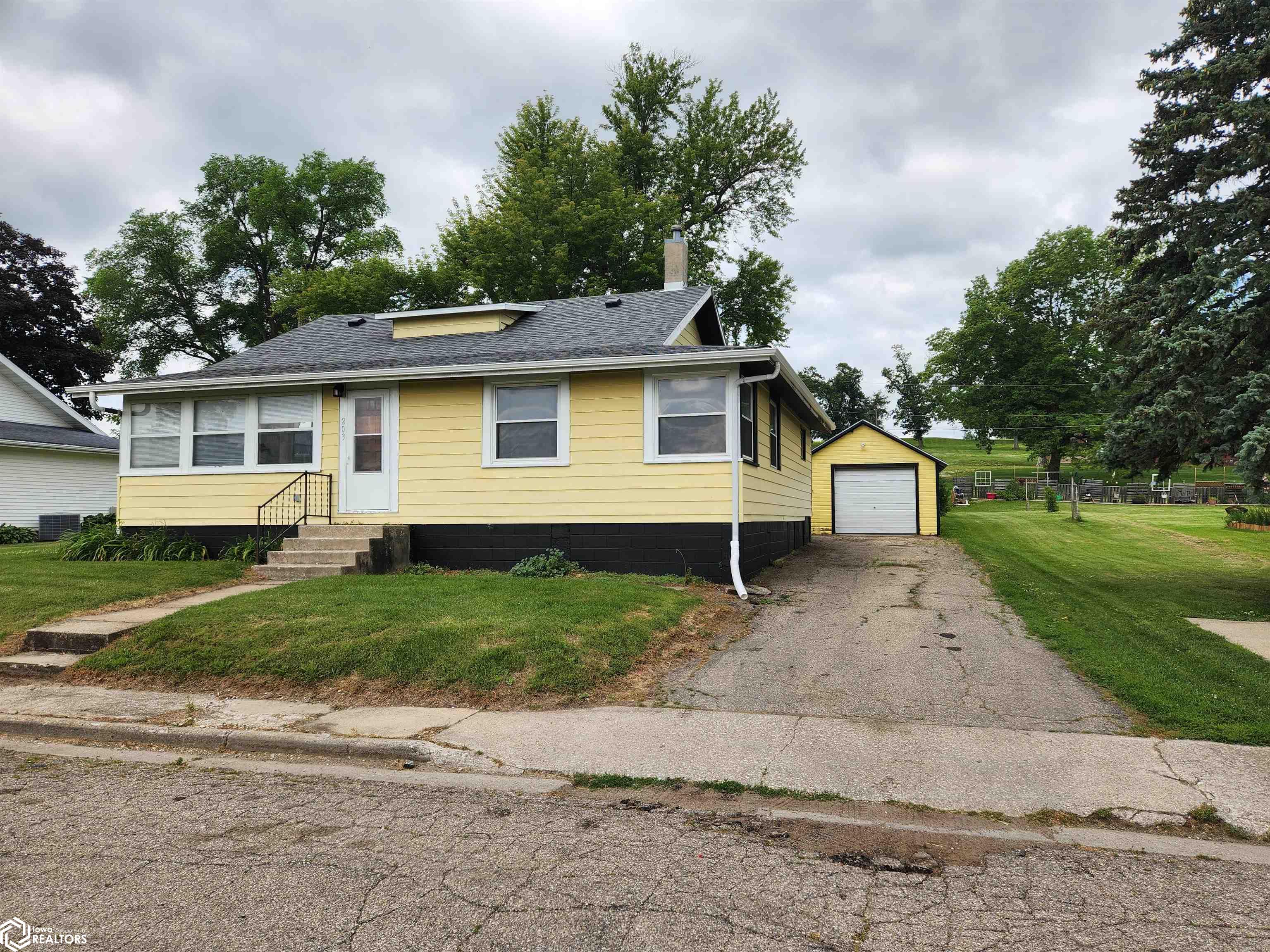 203 C Street, Toledo, Iowa image 1
