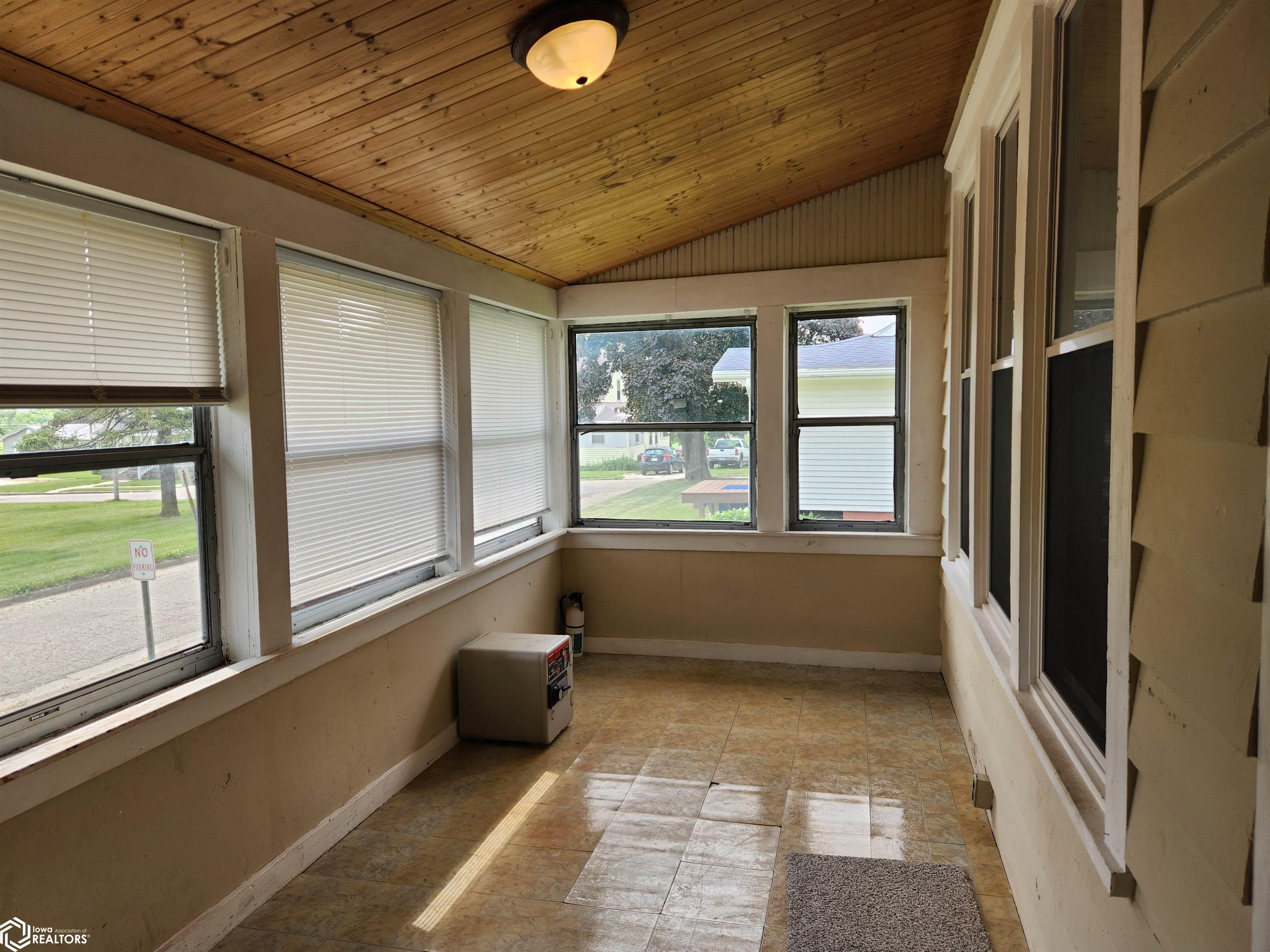 203 C Street, Toledo, Iowa image 12