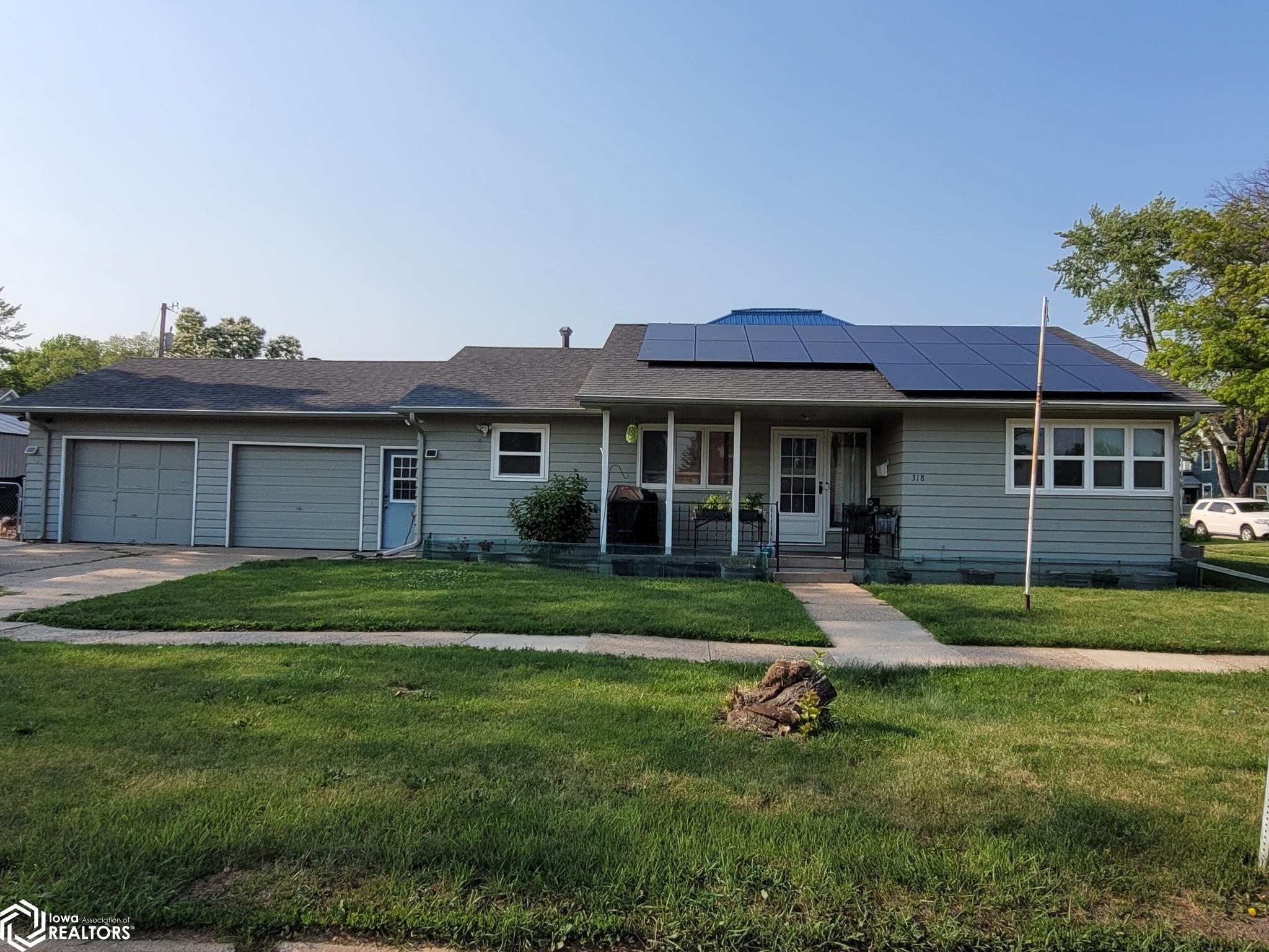 318 E Pleasant Valley Street, Sigourney, Iowa image 1
