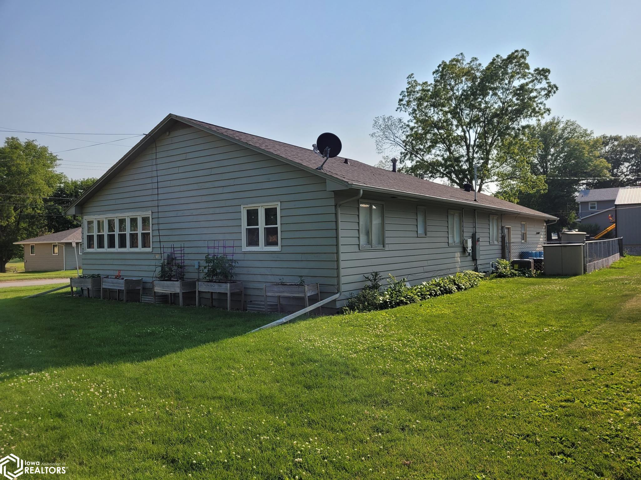 318 E Pleasant Valley Street, Sigourney, Iowa image 8