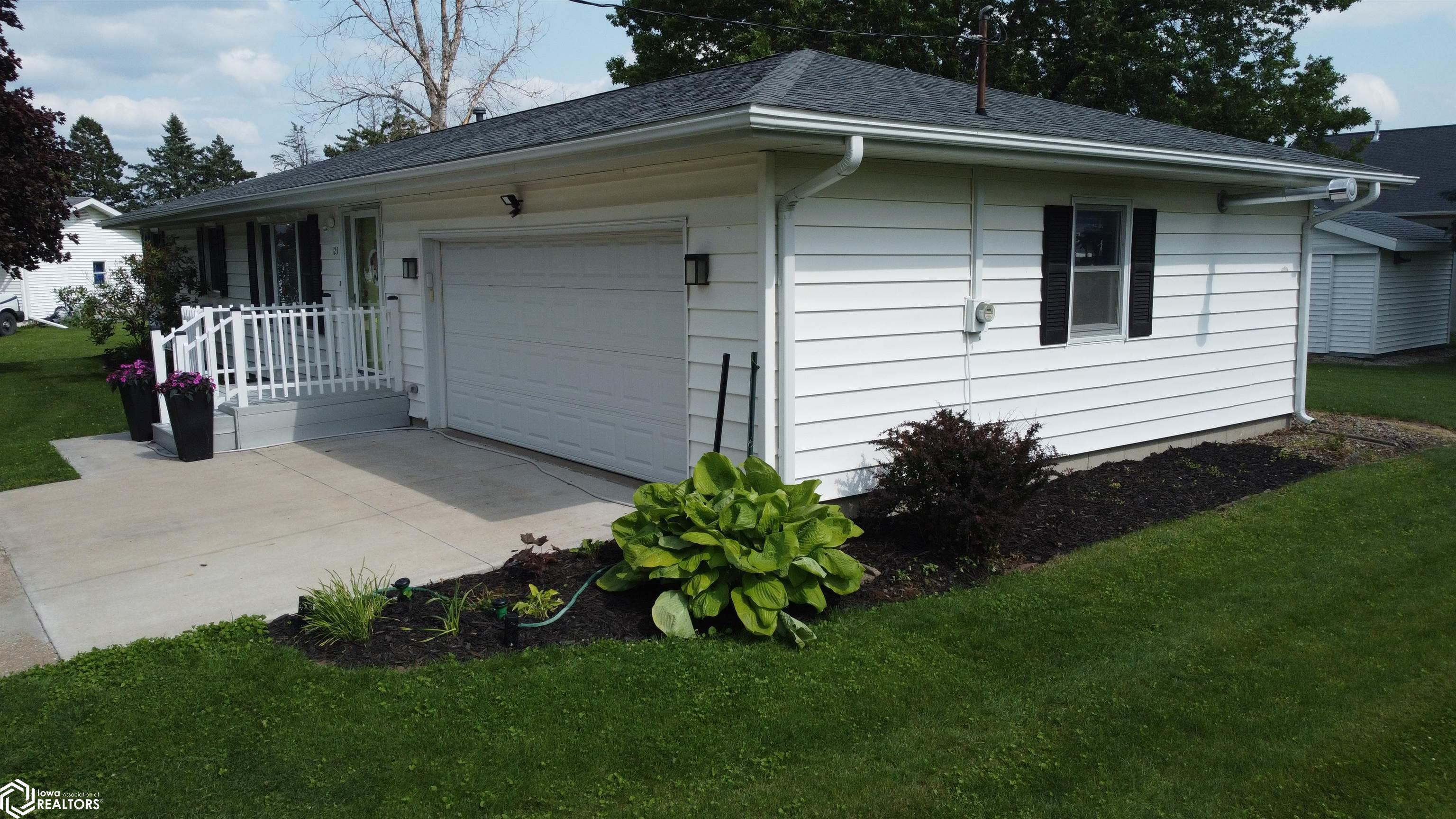125 Centennial Drive, Mediapolis, Iowa image 9