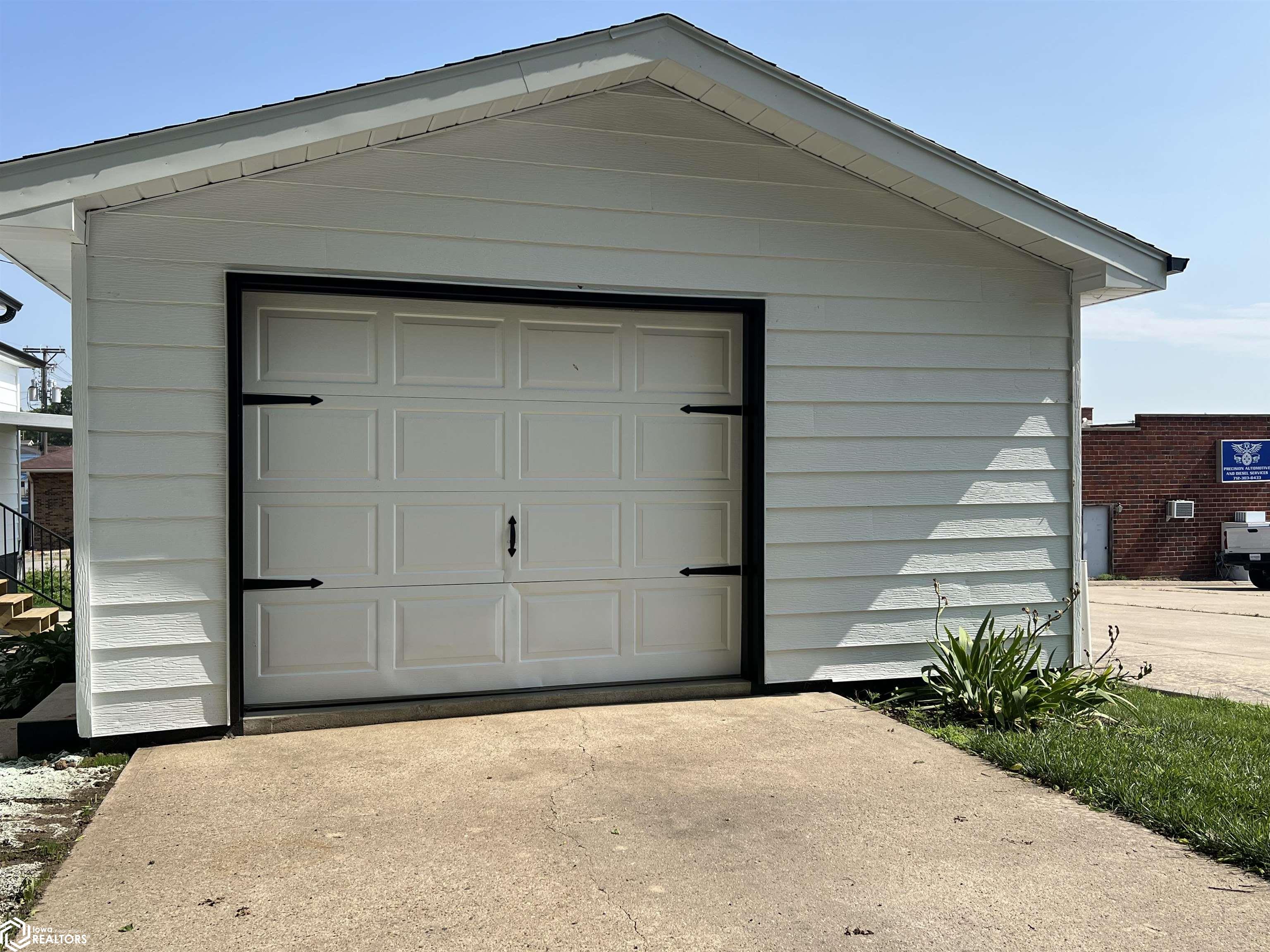111 W Grant Street, Clarinda, Iowa image 2