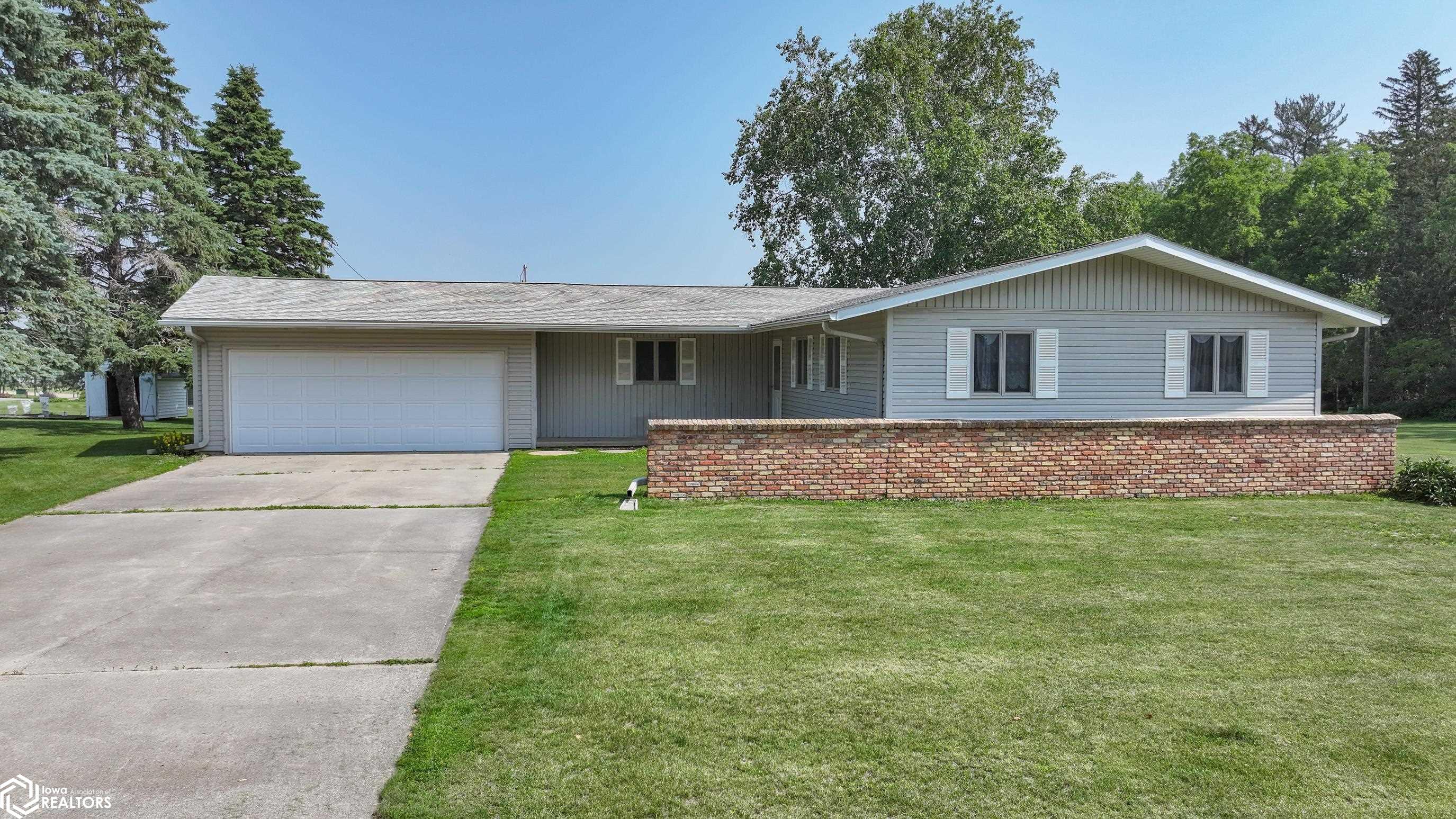 101 Hilltop Drive, Ackley, Iowa image 1