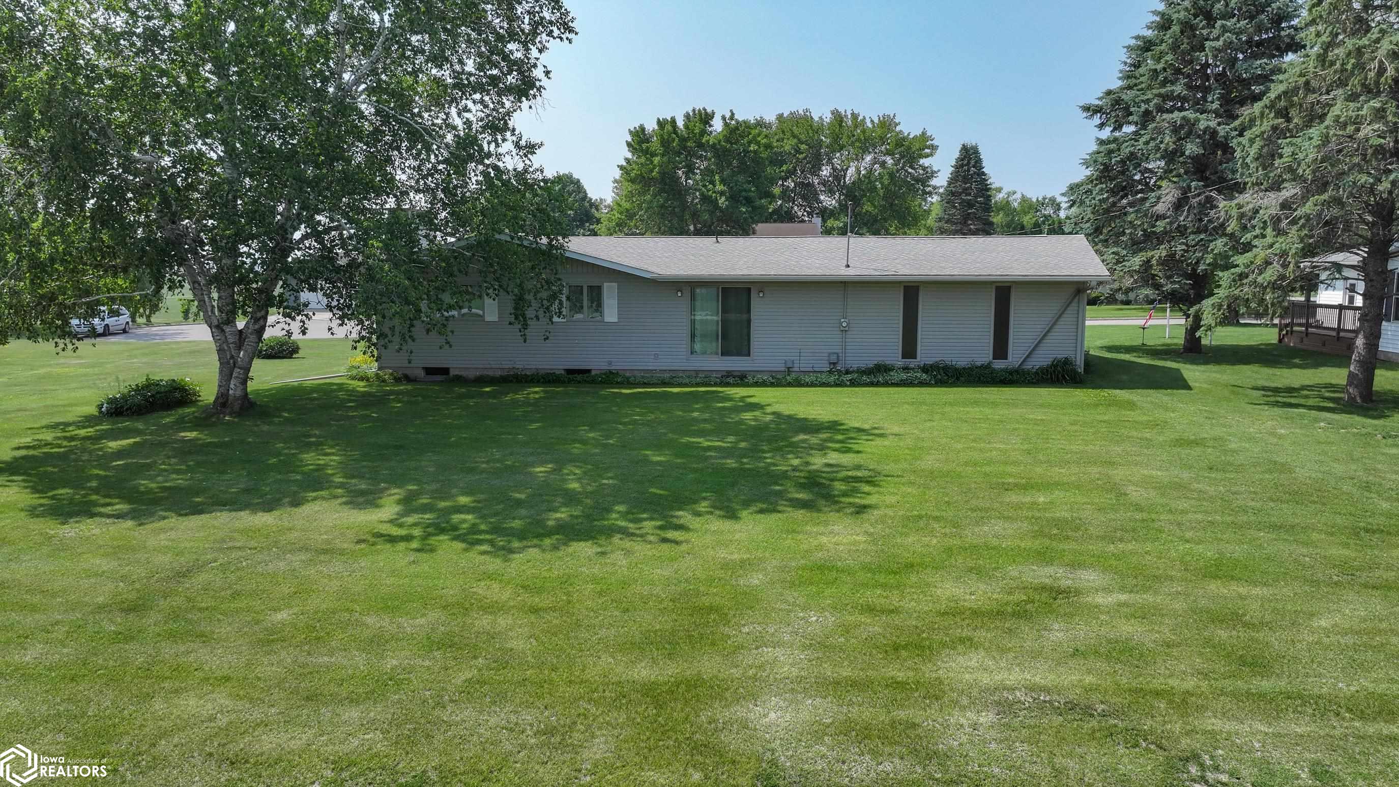 101 Hilltop Drive, Ackley, Iowa image 3