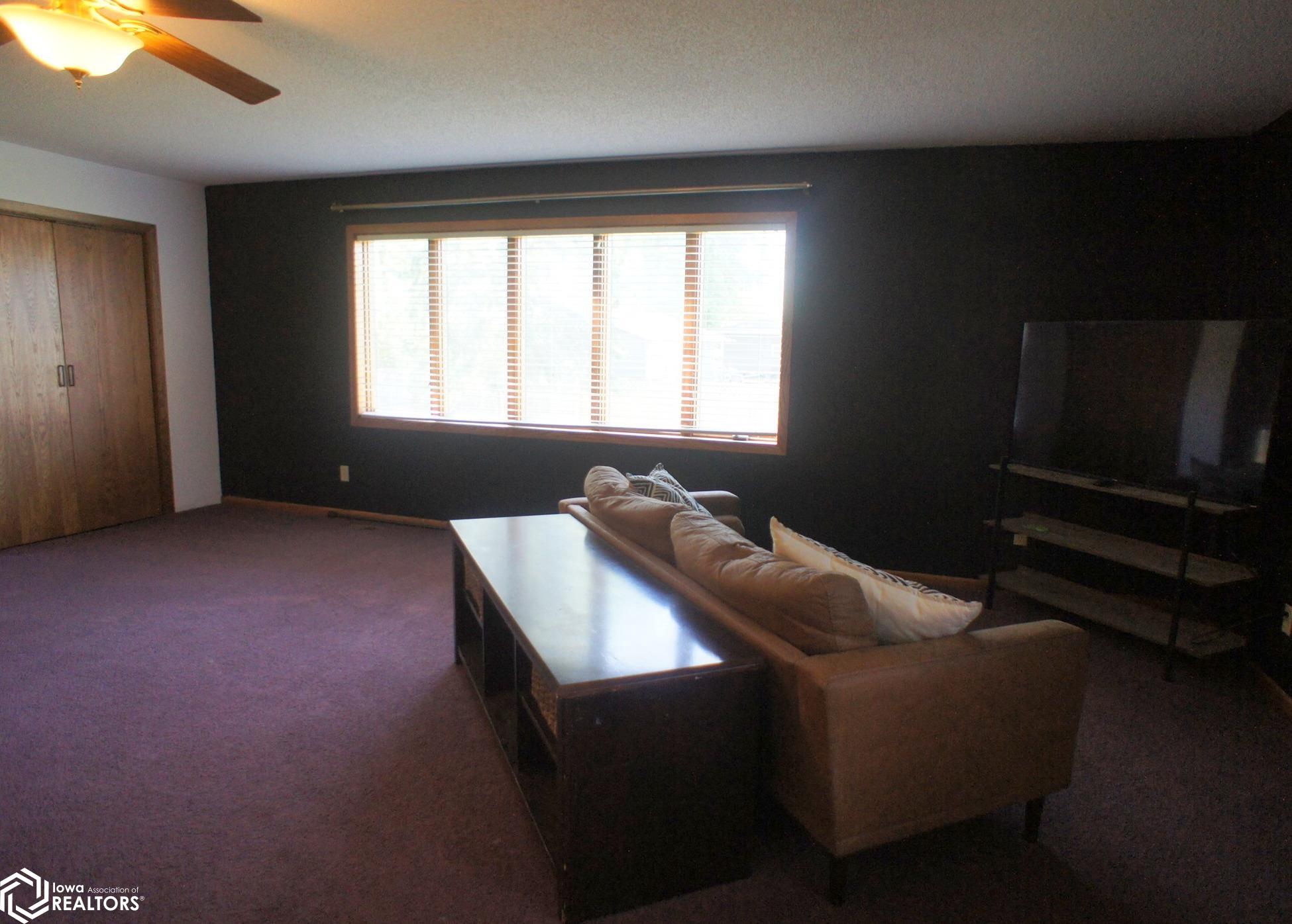 608 Oak Park Drive, Webster City, Iowa image 18