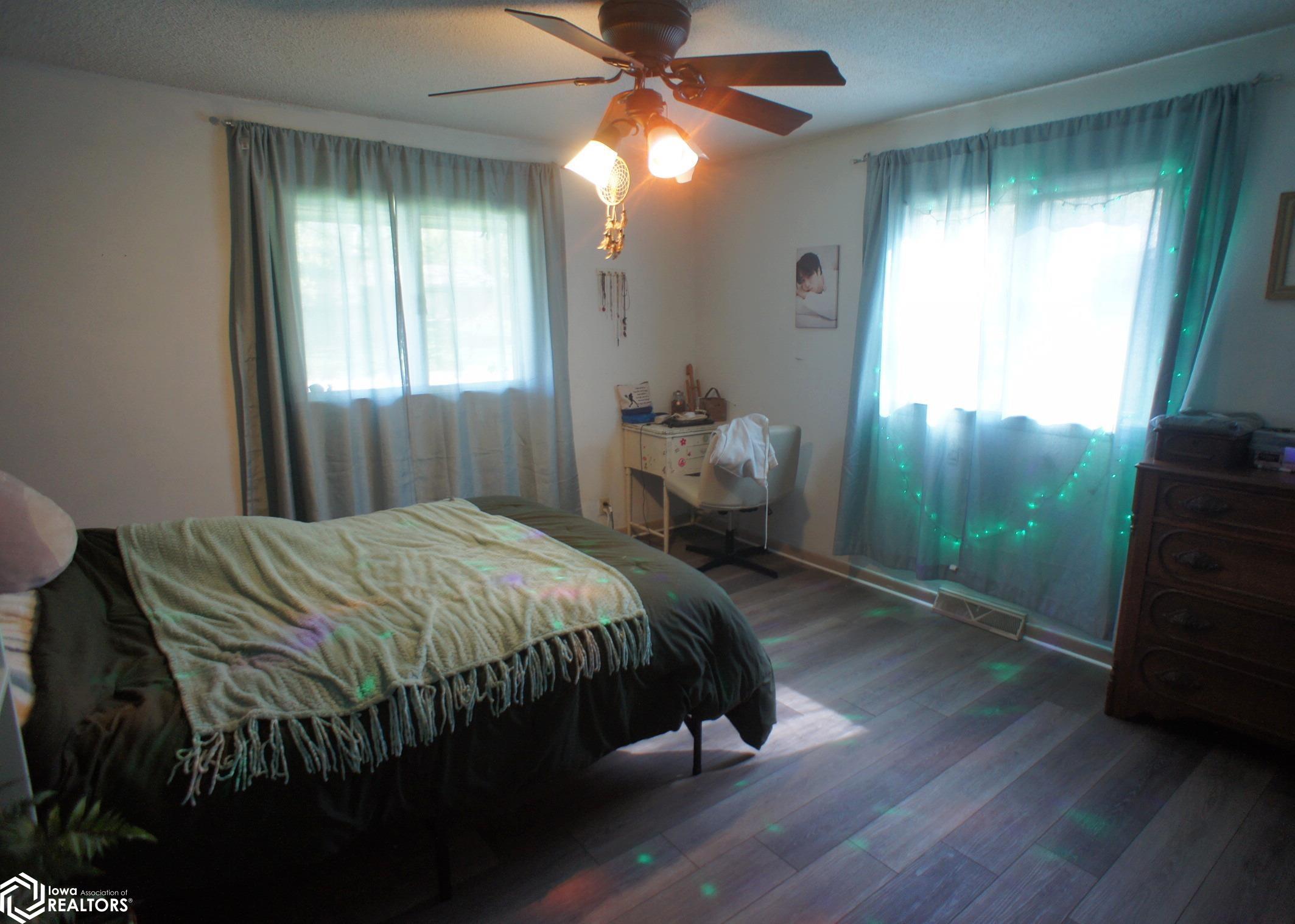 608 Oak Park Drive, Webster City, Iowa image 19