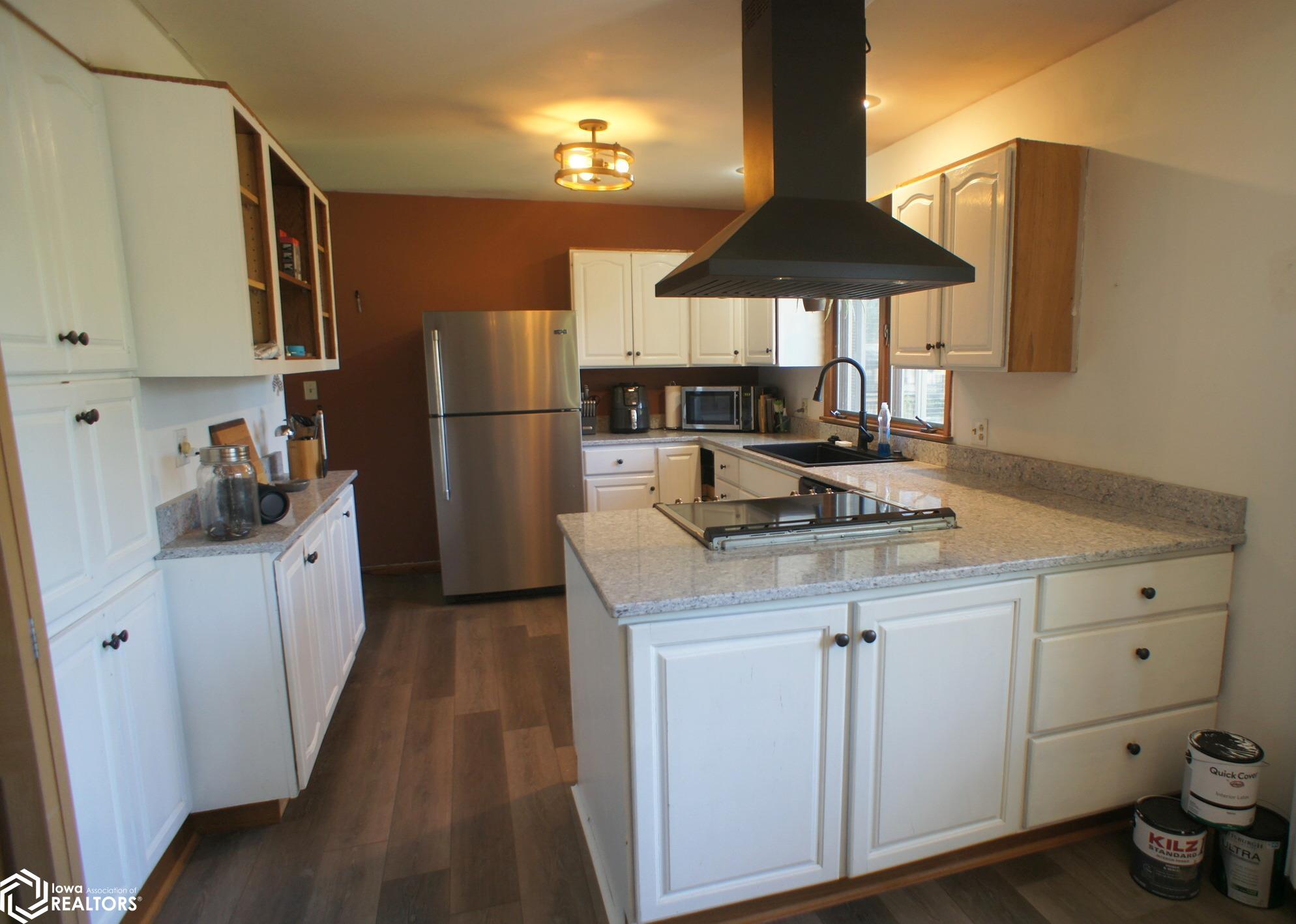 608 Oak Park Drive, Webster City, Iowa image 3
