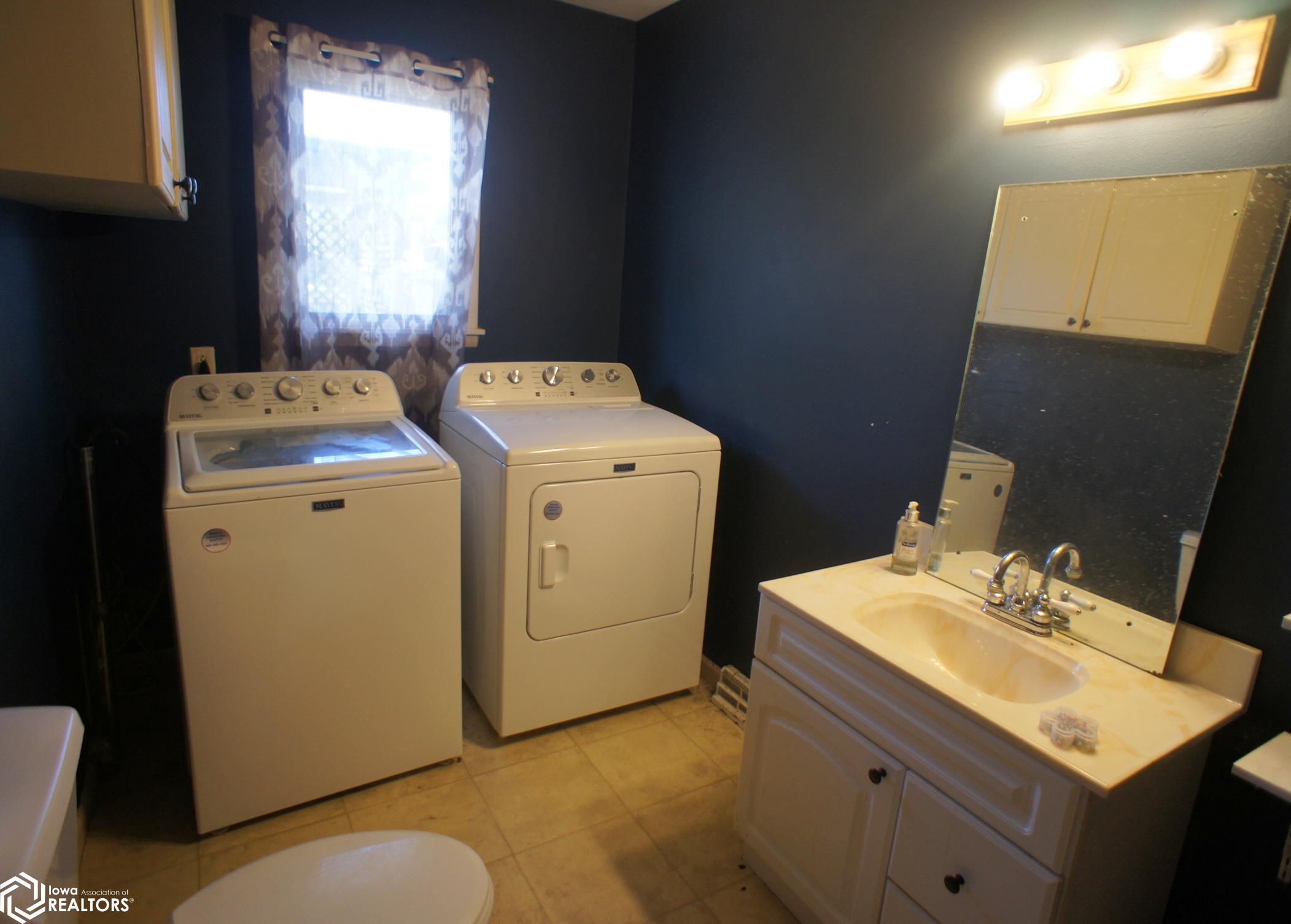 608 Oak Park Drive, Webster City, Iowa image 21