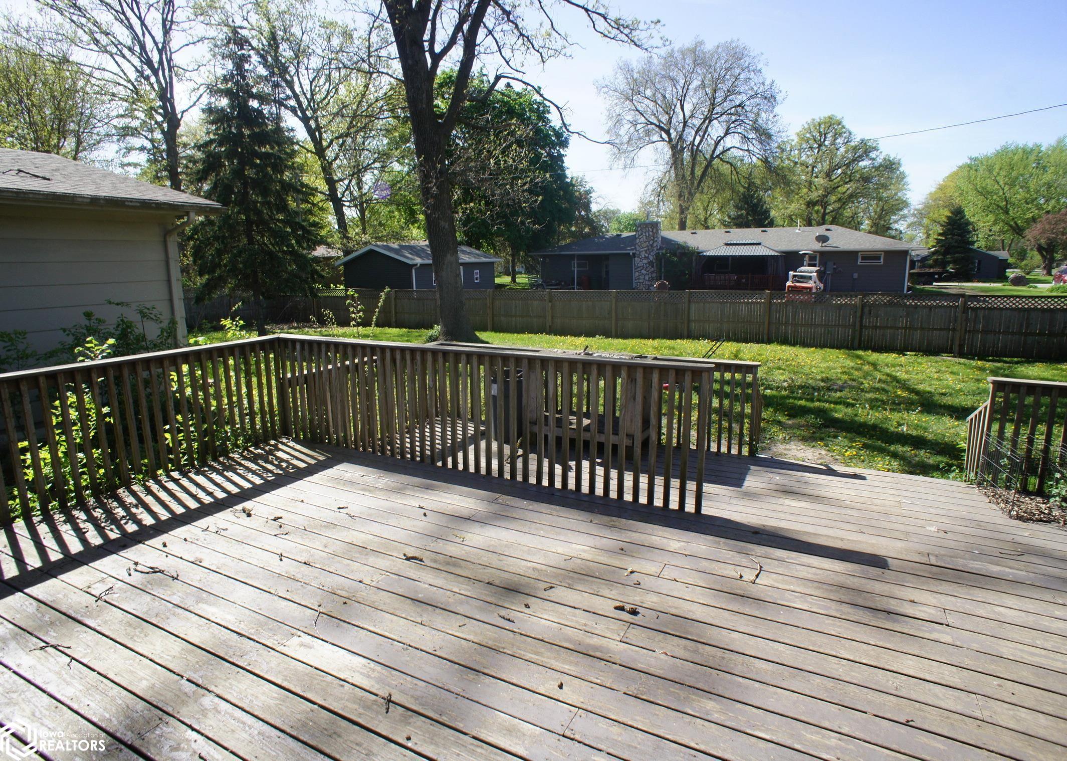 608 Oak Park Drive, Webster City, Iowa image 24