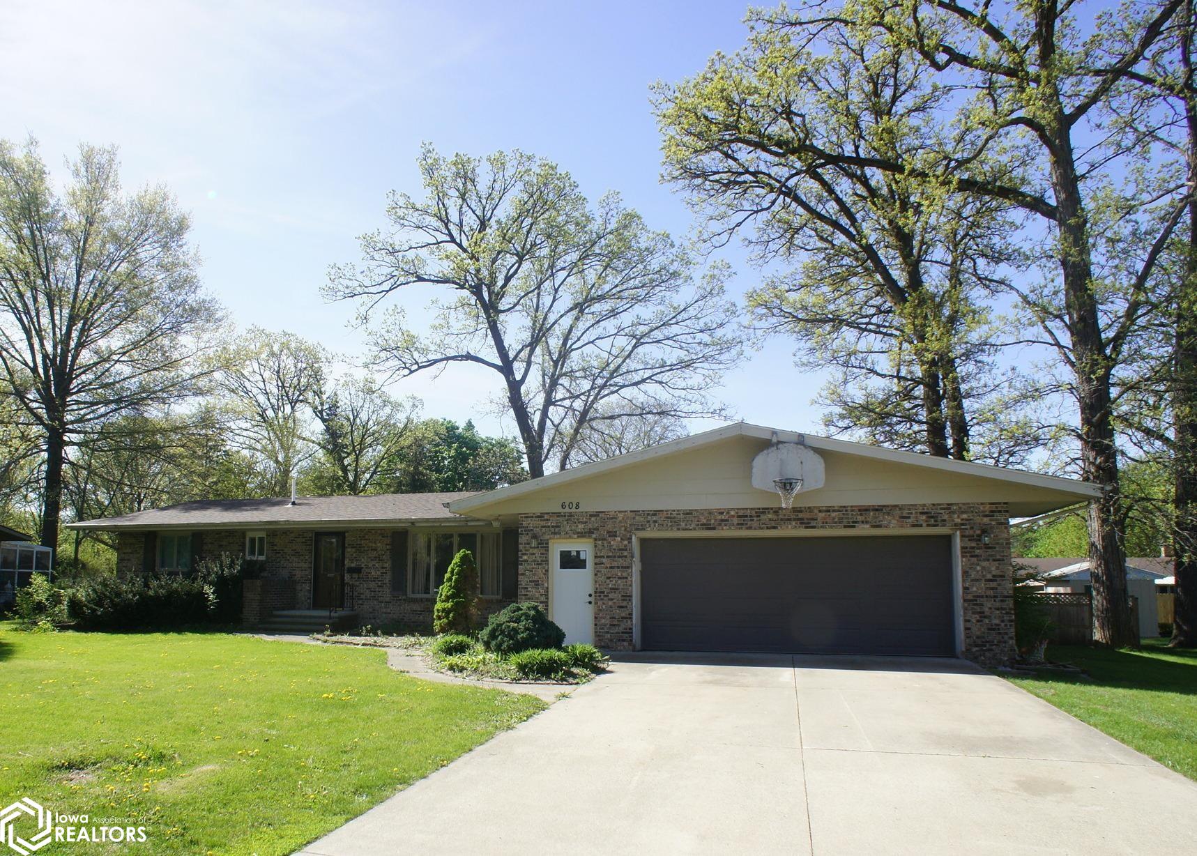 608 Oak Park Drive, Webster City, Iowa image 26