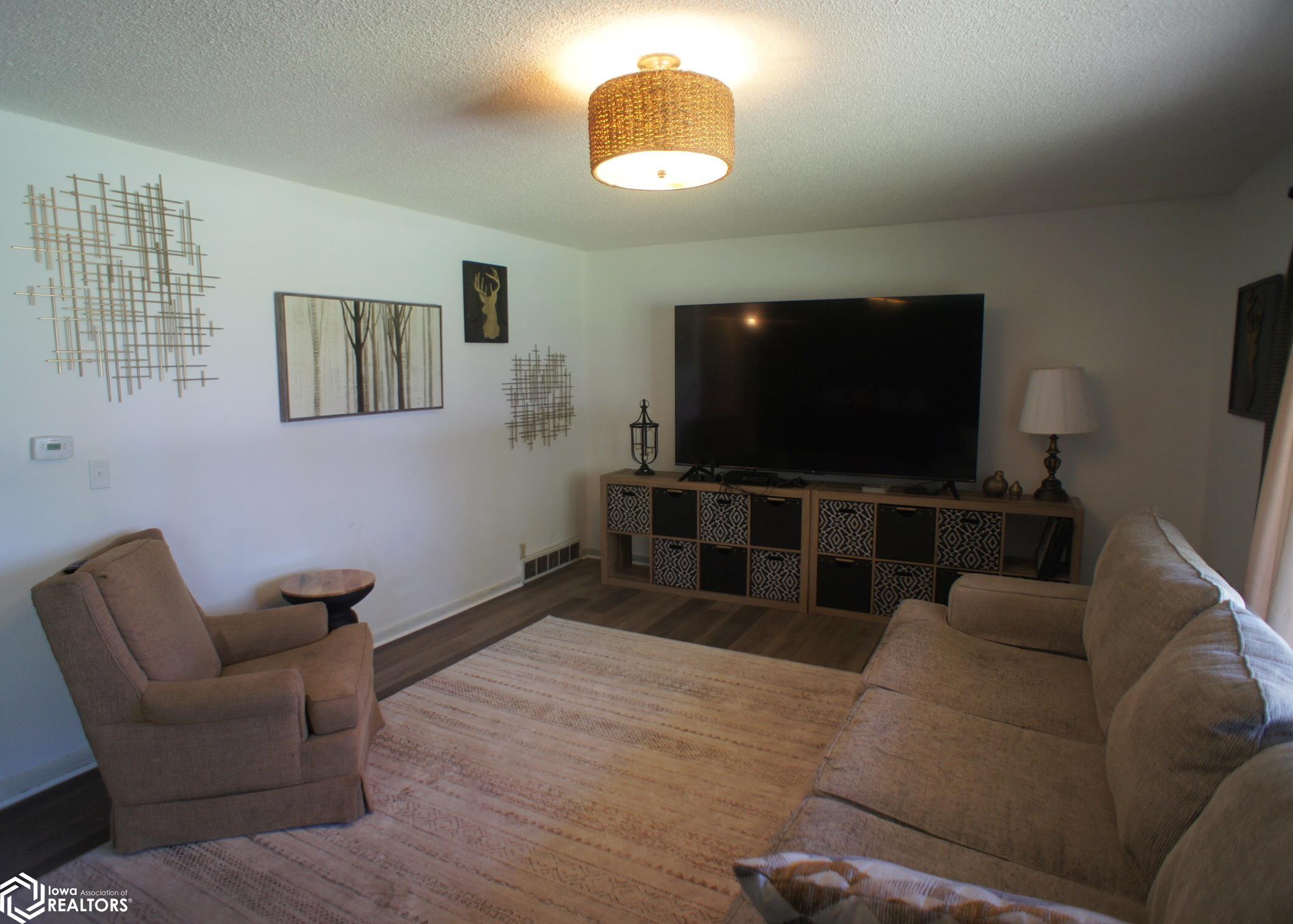 608 Oak Park Drive, Webster City, Iowa image 8