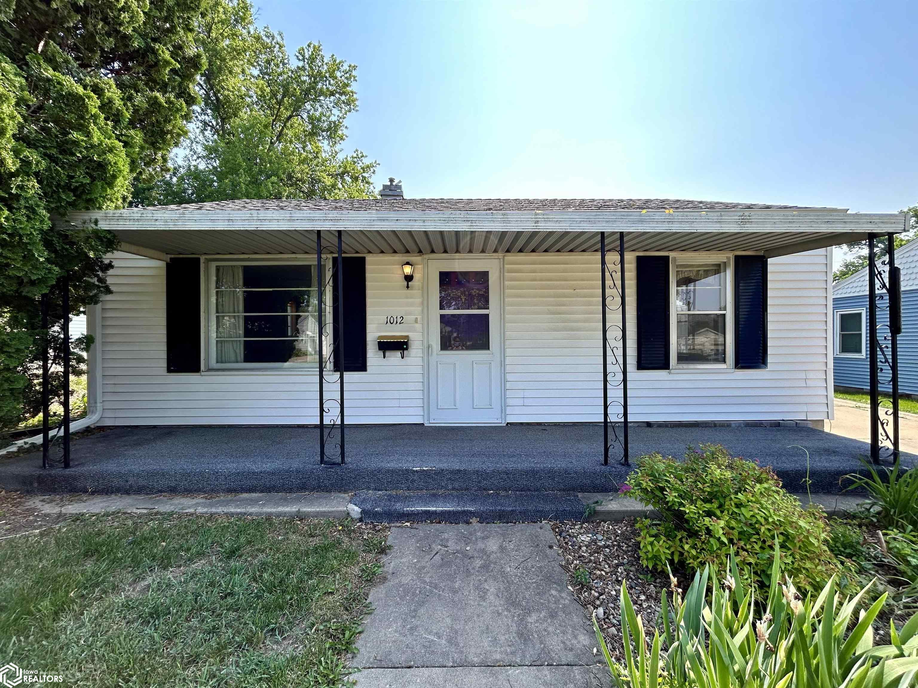 1012 S 7th Avenue, Marshalltown, Iowa image 2