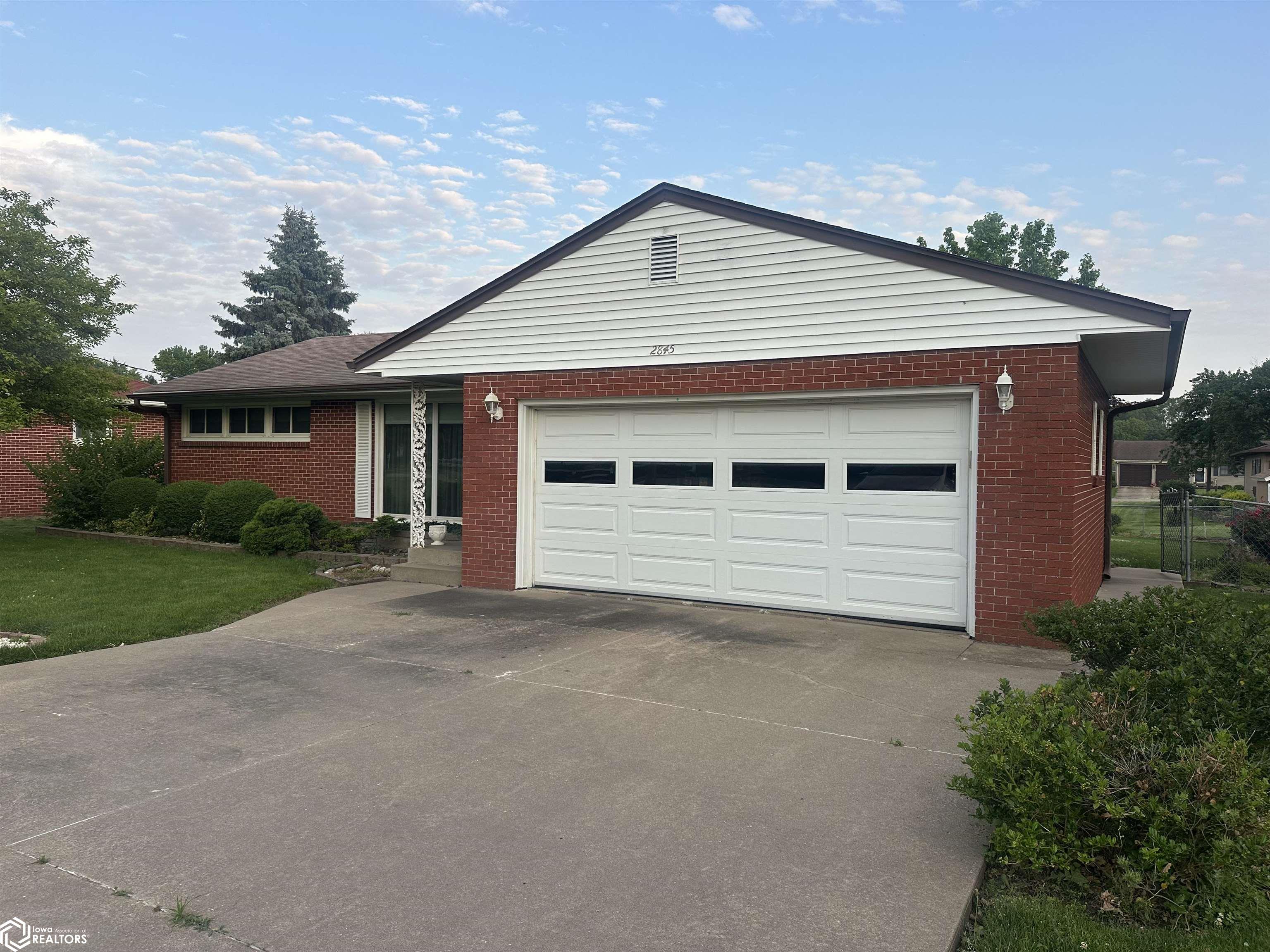 2845 Sunnyside Avenue, Burlington, Iowa image 2