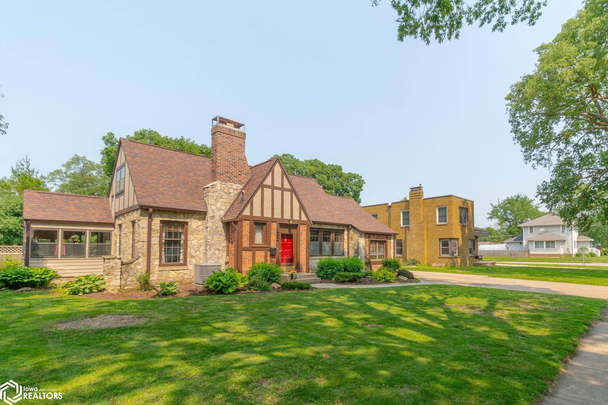410 S Vermont Avenue, Mason City, Iowa image 3