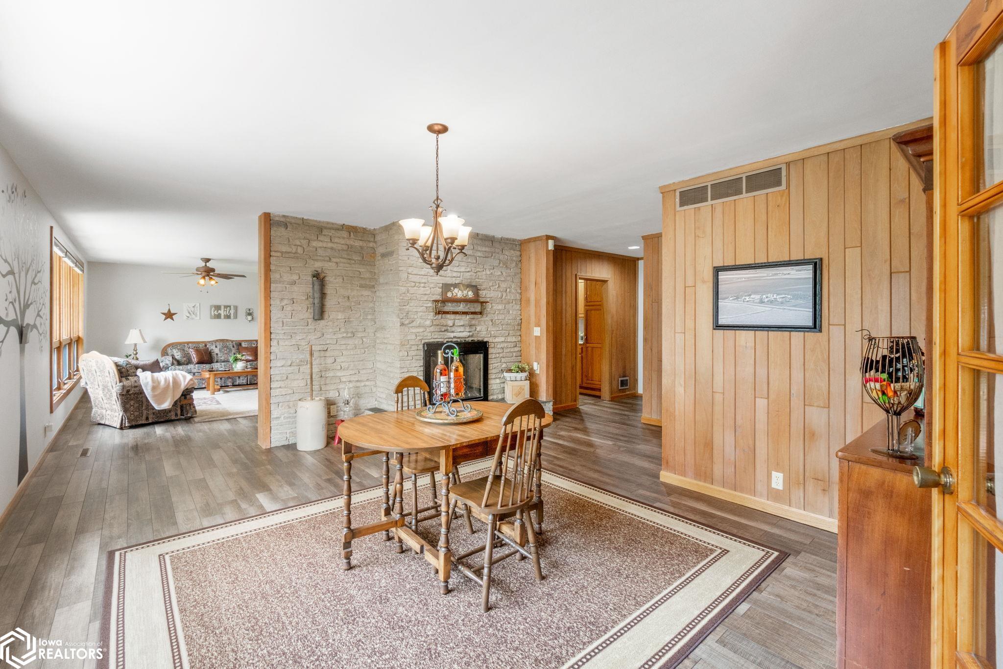 296 Willowbrook Drive, Mason City, Iowa image 12