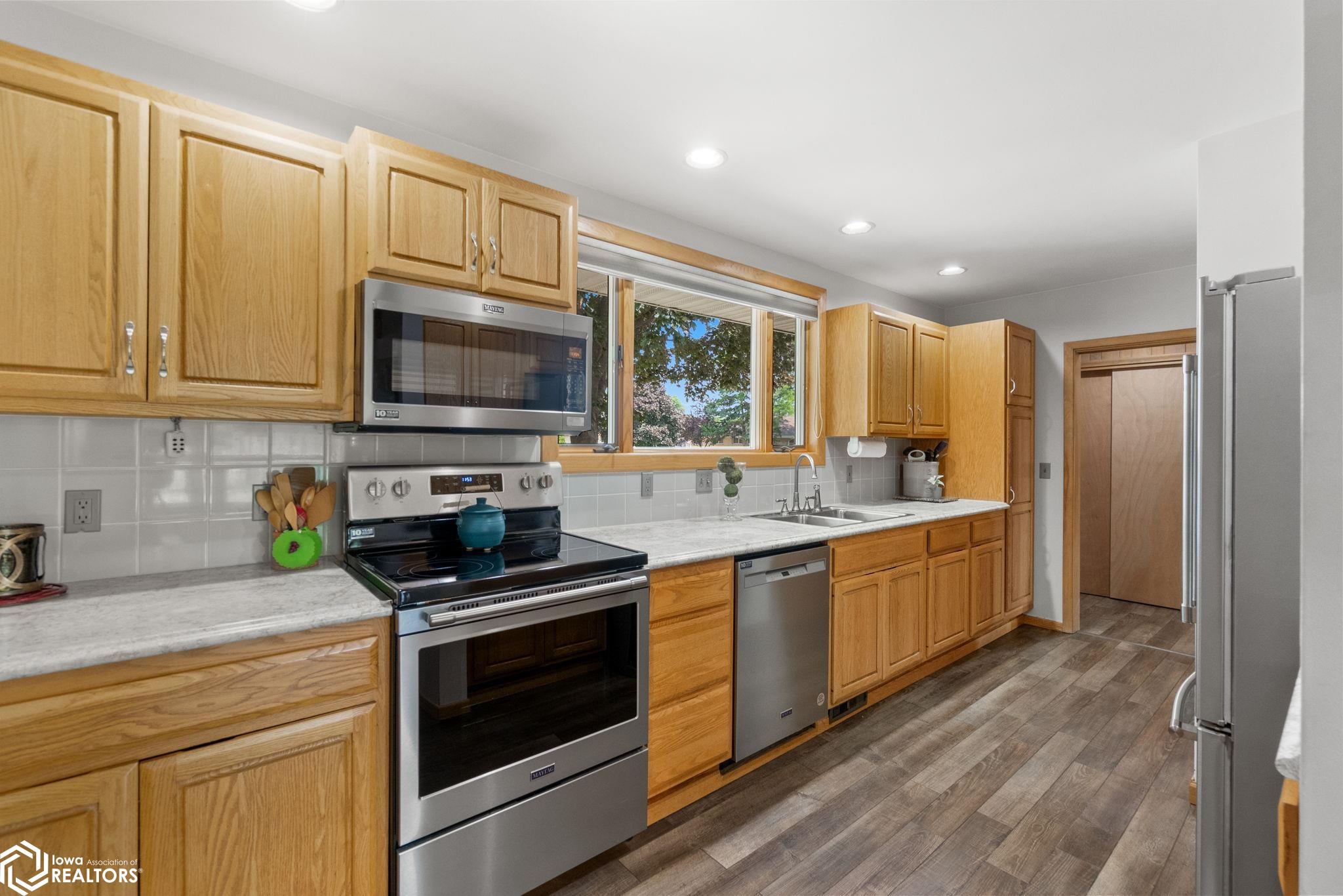296 Willowbrook Drive, Mason City, Iowa image 13