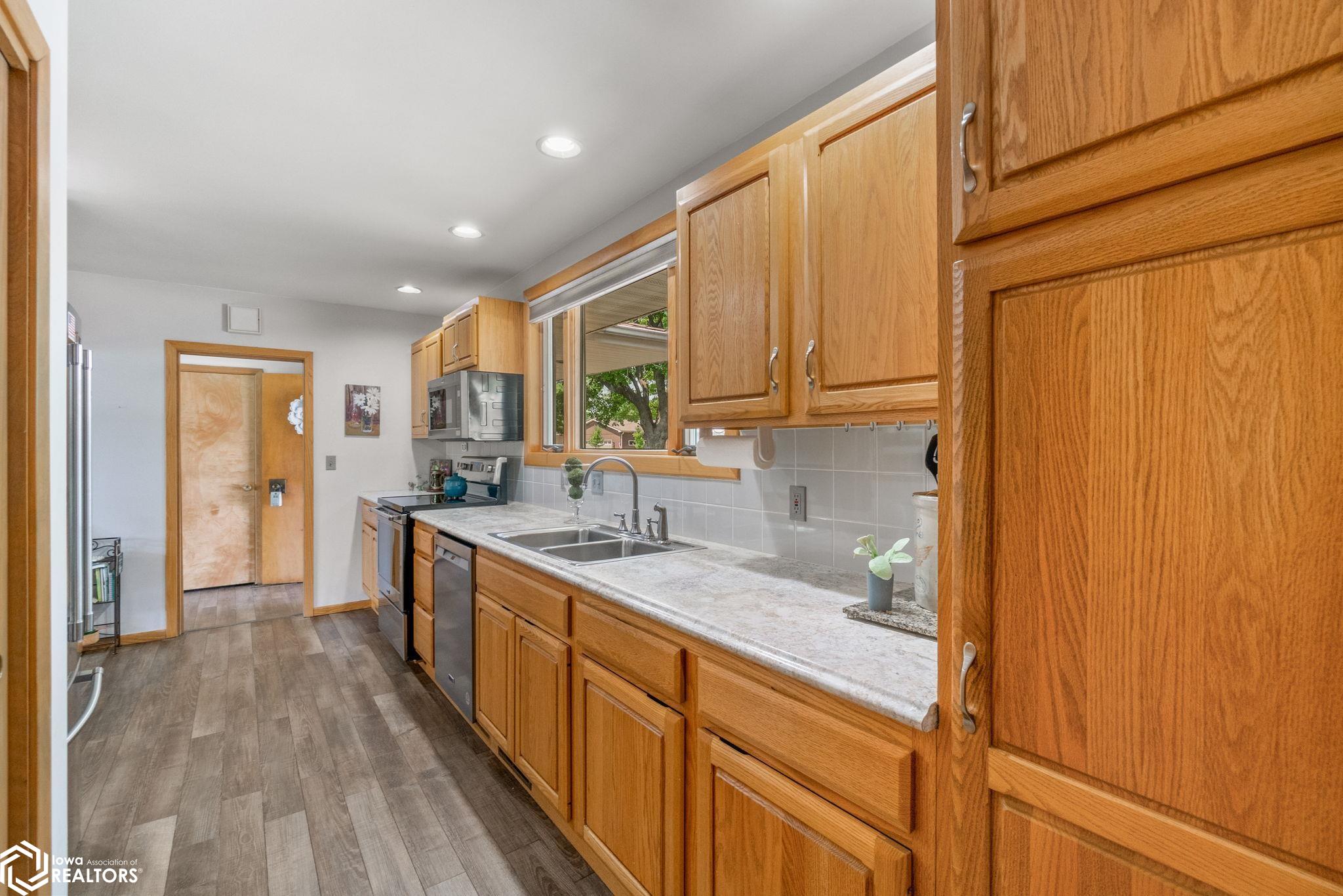 296 Willowbrook Drive, Mason City, Iowa image 15