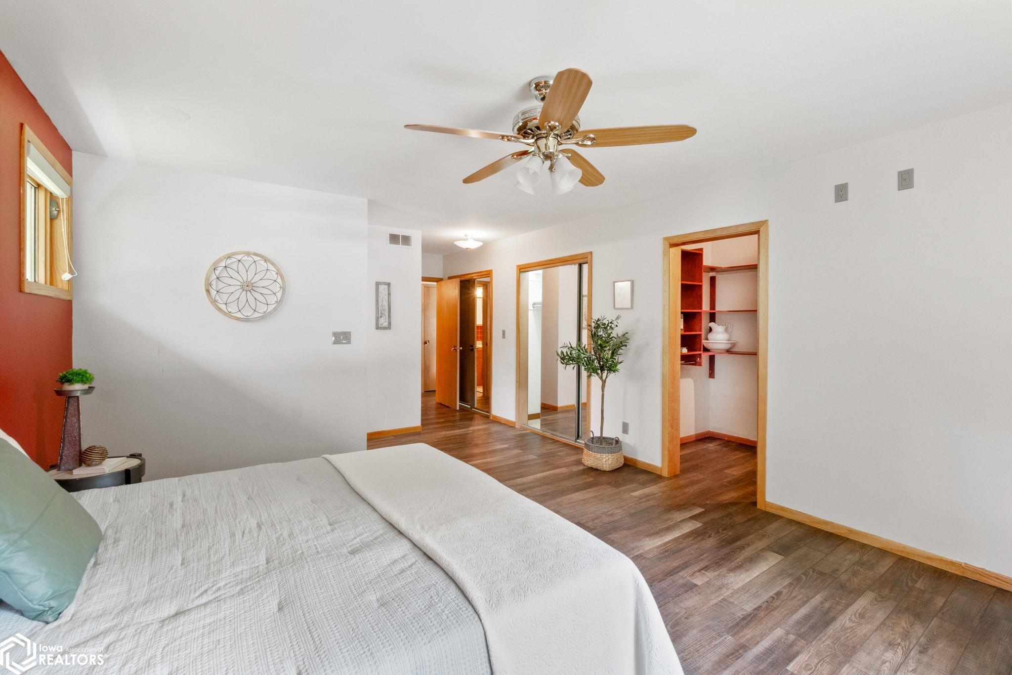296 Willowbrook Drive, Mason City, Iowa image 19