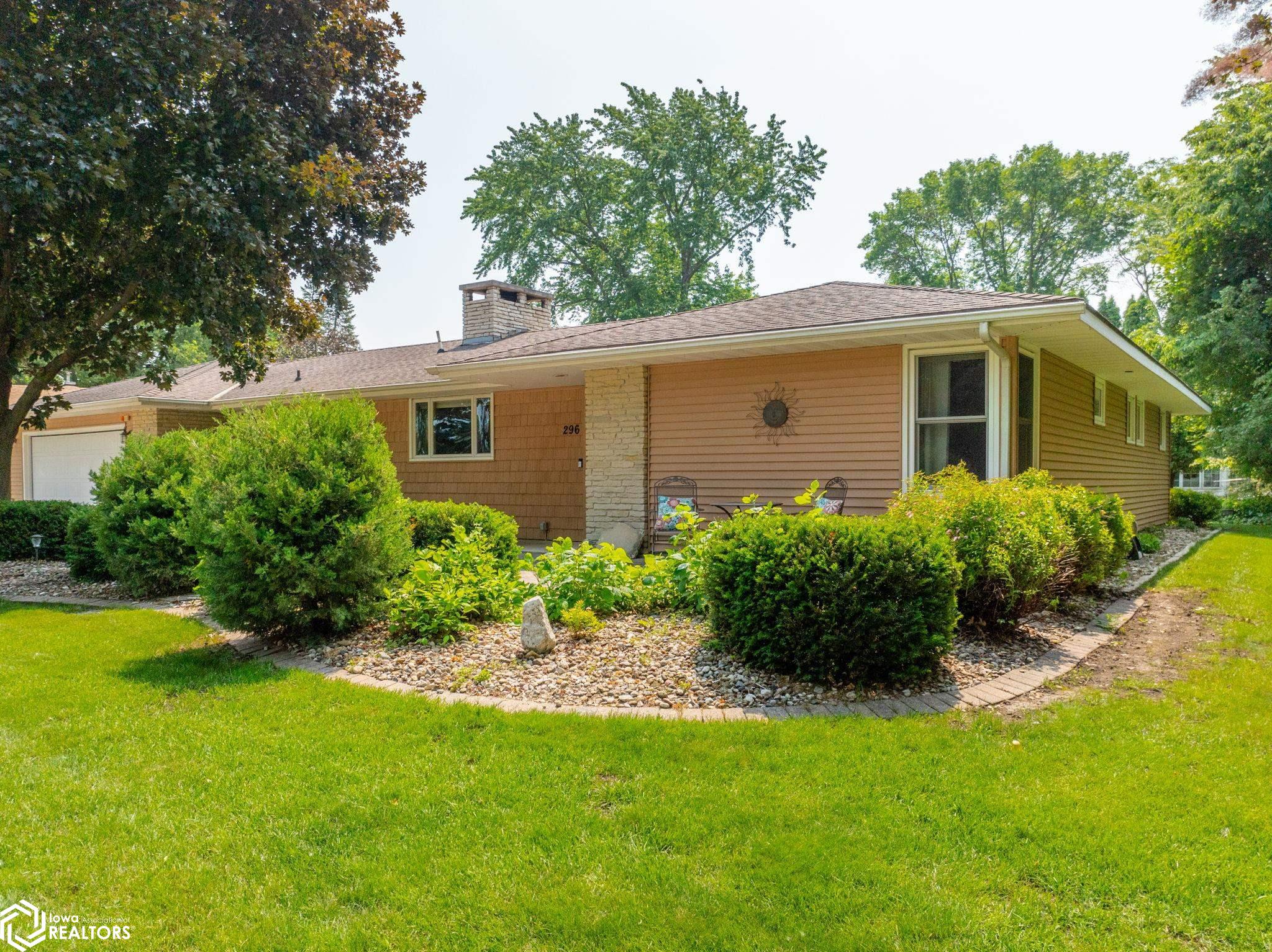 296 Willowbrook Drive, Mason City, Iowa image 3