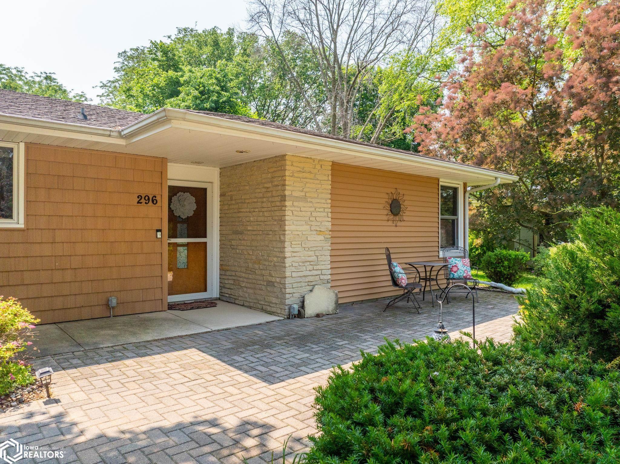 296 Willowbrook Drive, Mason City, Iowa image 4