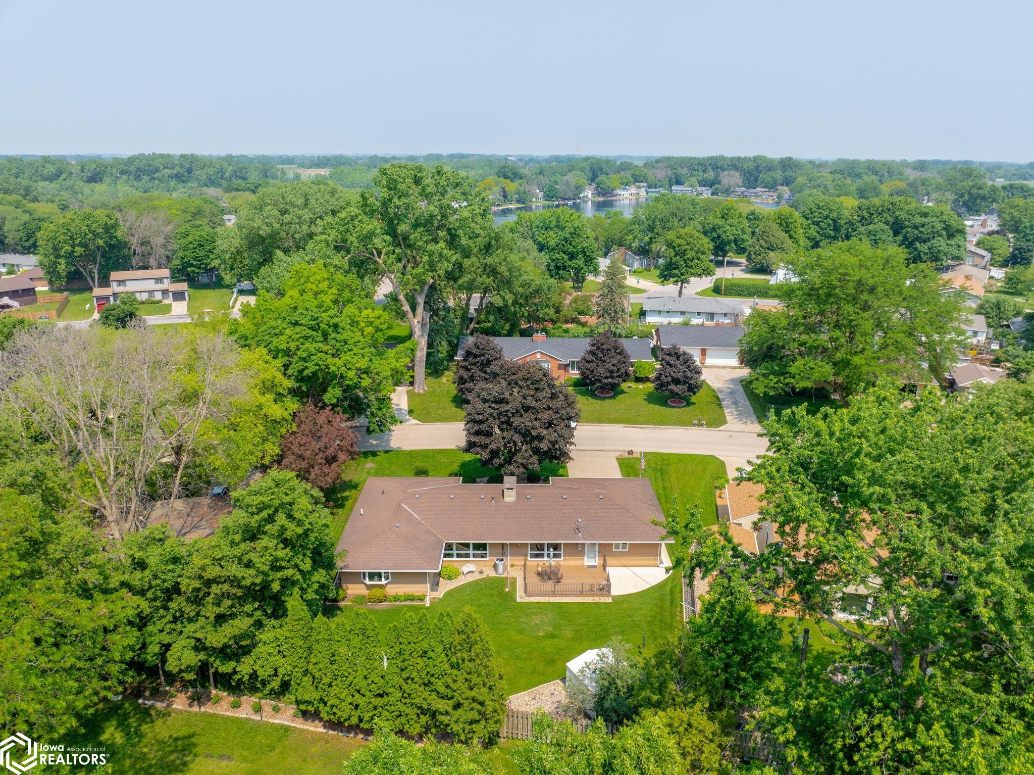 296 Willowbrook Drive, Mason City, Iowa image 33