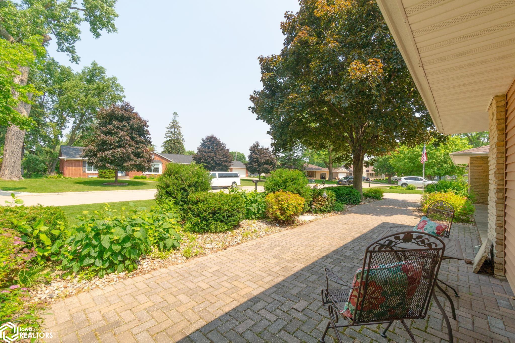 296 Willowbrook Drive, Mason City, Iowa image 5