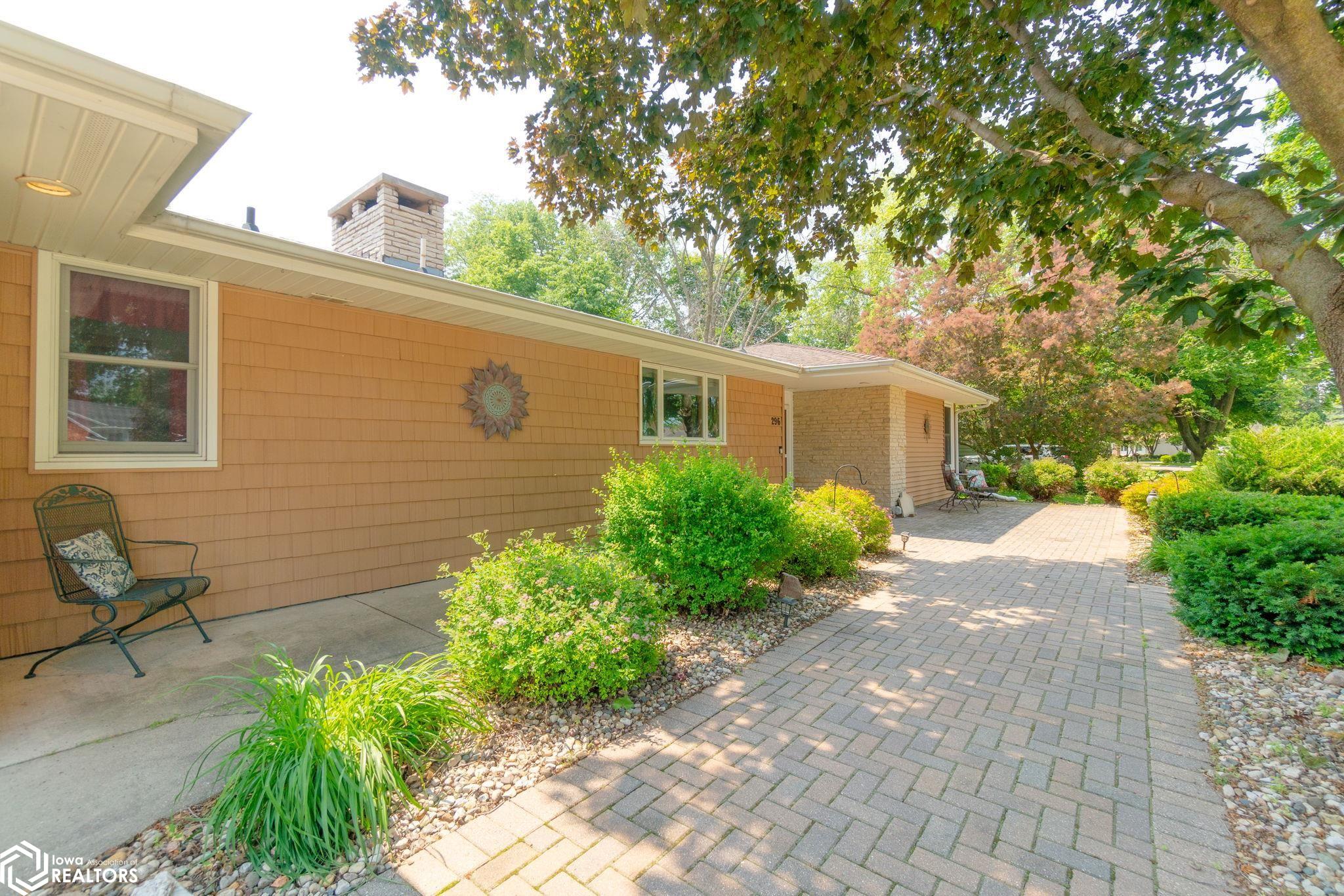 296 Willowbrook Drive, Mason City, Iowa image 6