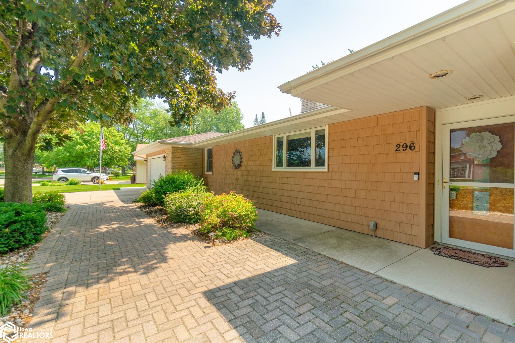 296 Willowbrook Drive, Mason City, Iowa image 8