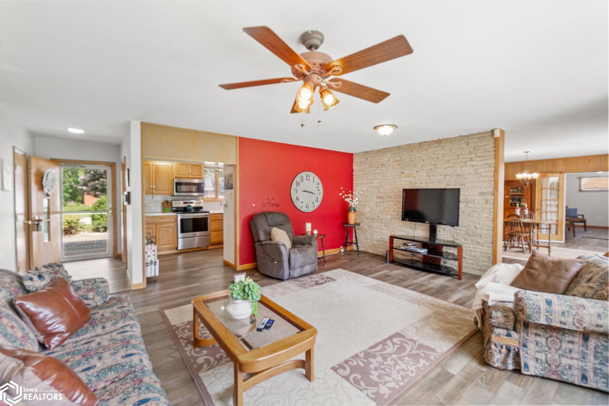 296 Willowbrook Drive, Mason City, Iowa image 10