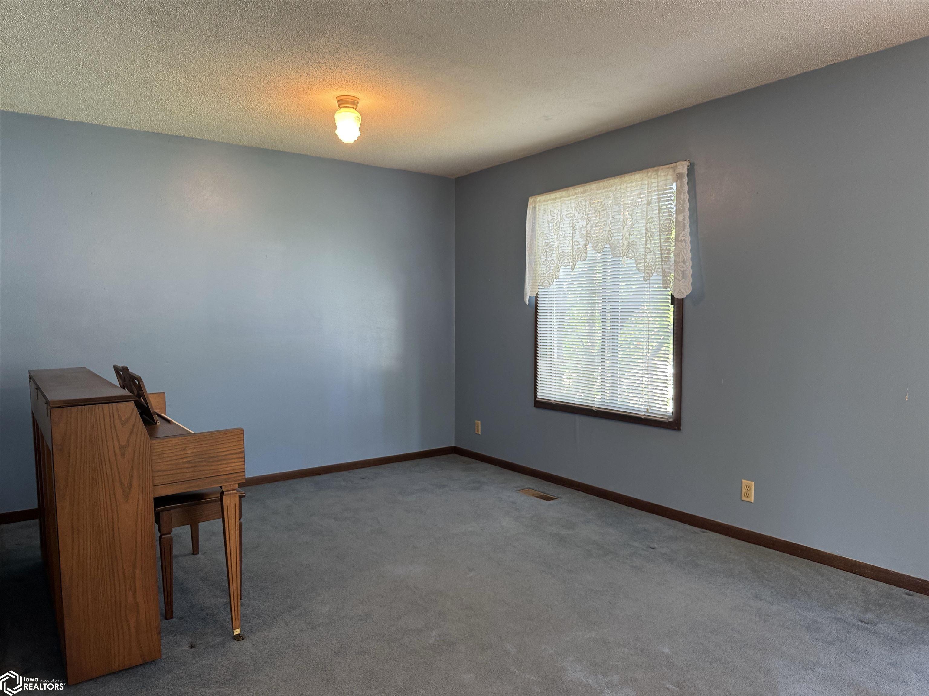 1009 S 15th Street, Clear Lake, Iowa image 3