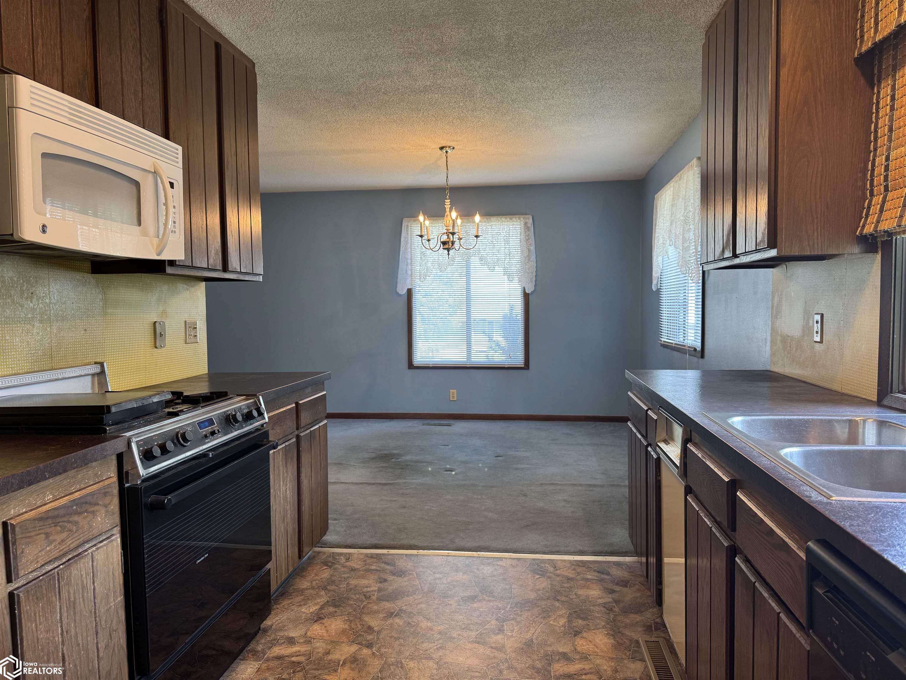 1009 S 15th Street, Clear Lake, Iowa image 4