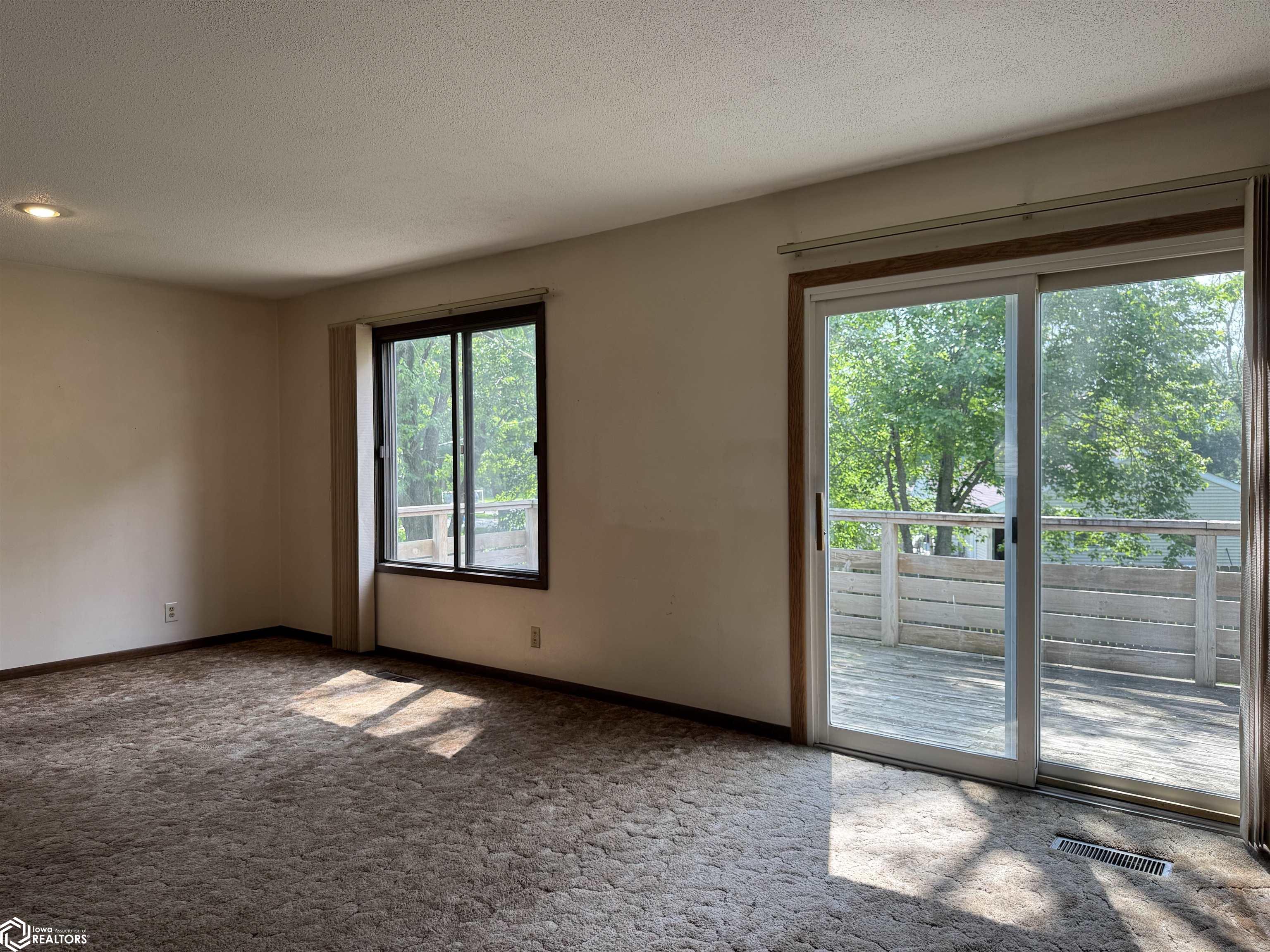 1009 S 15th Street, Clear Lake, Iowa image 8