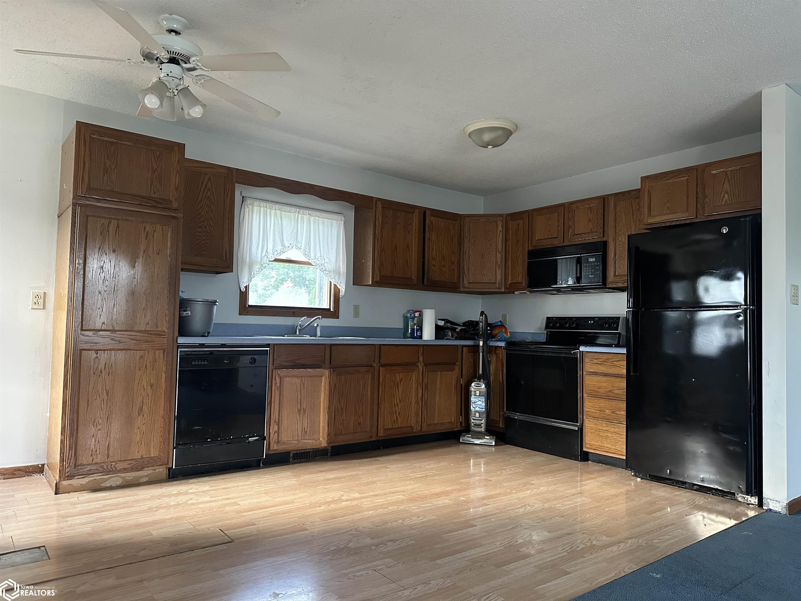 1512 Parkway Drive, Burlington, Iowa image 2