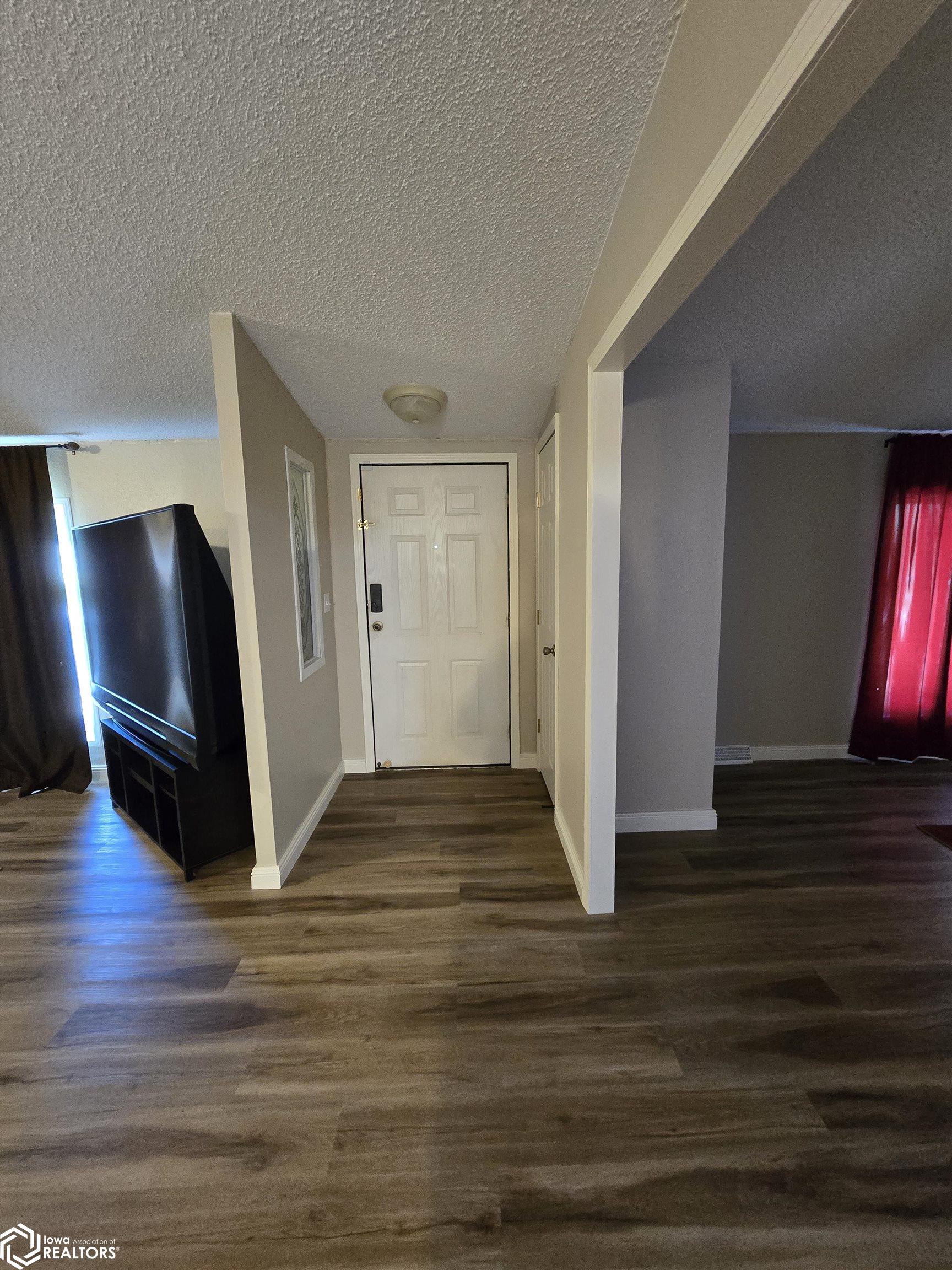 1702 Pella Avenue, Oskaloosa, Iowa image 3