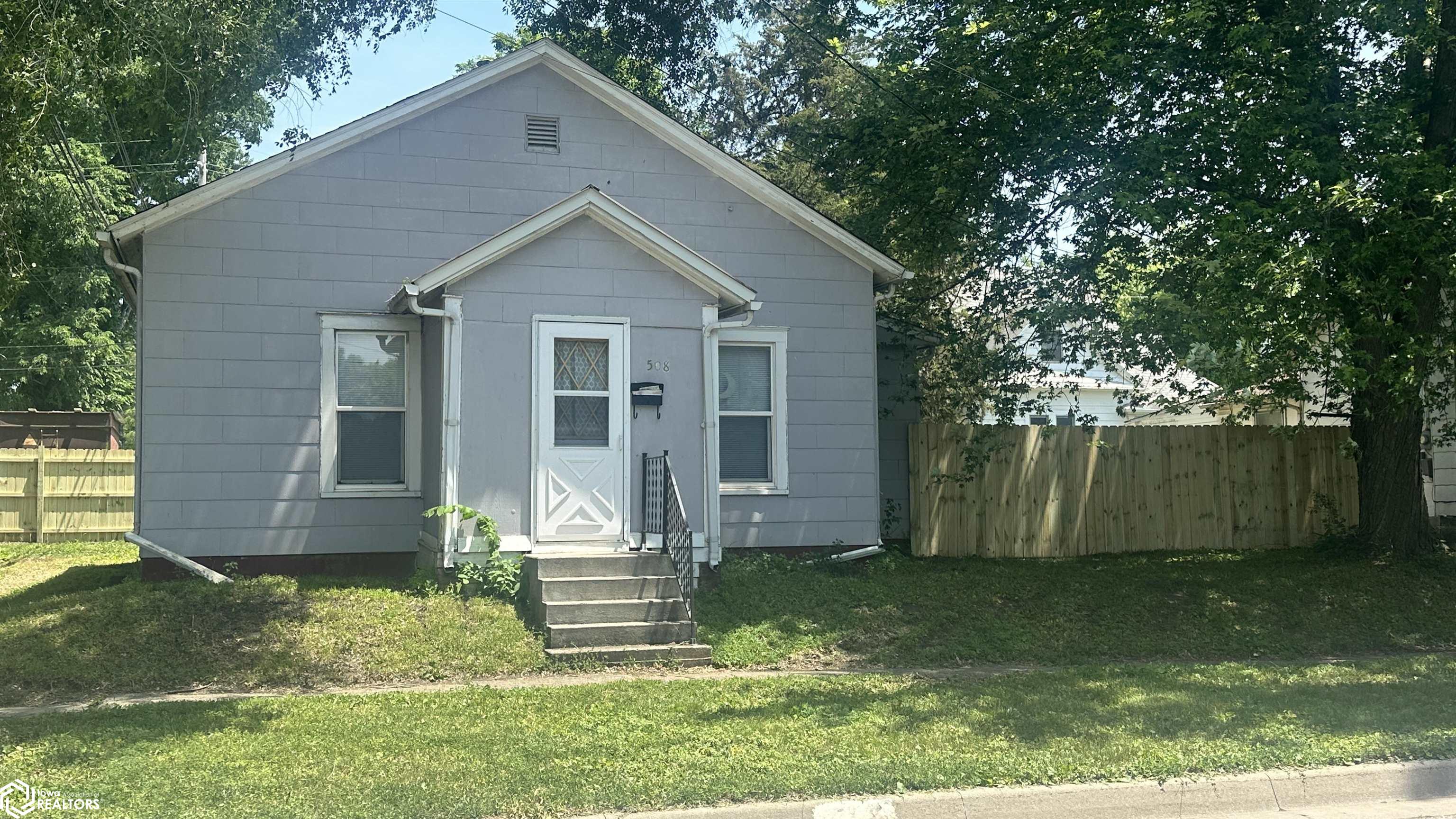 508 S 3rd Street, Oskaloosa, Iowa image 1