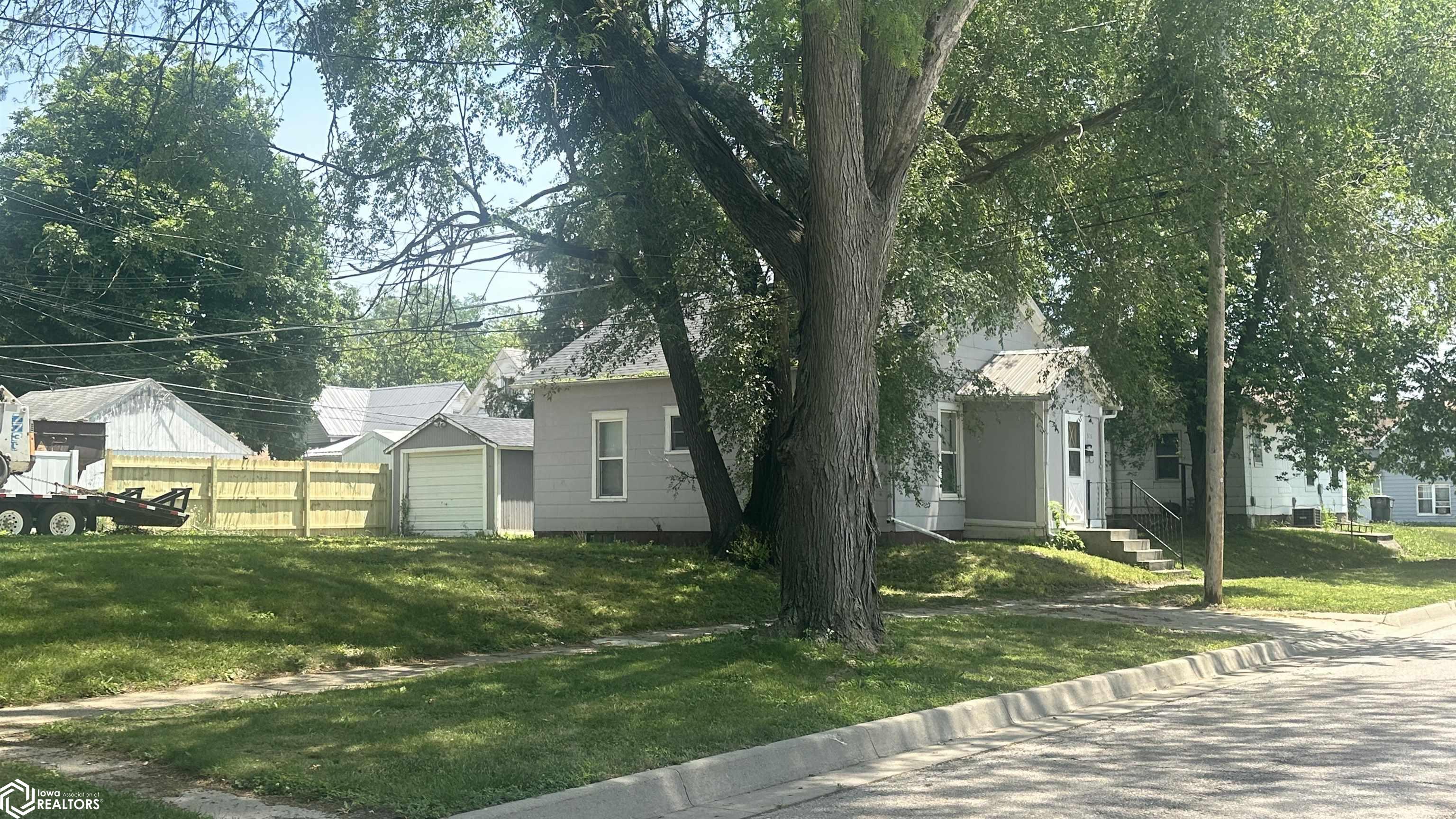 508 S 3rd Street, Oskaloosa, Iowa image 2