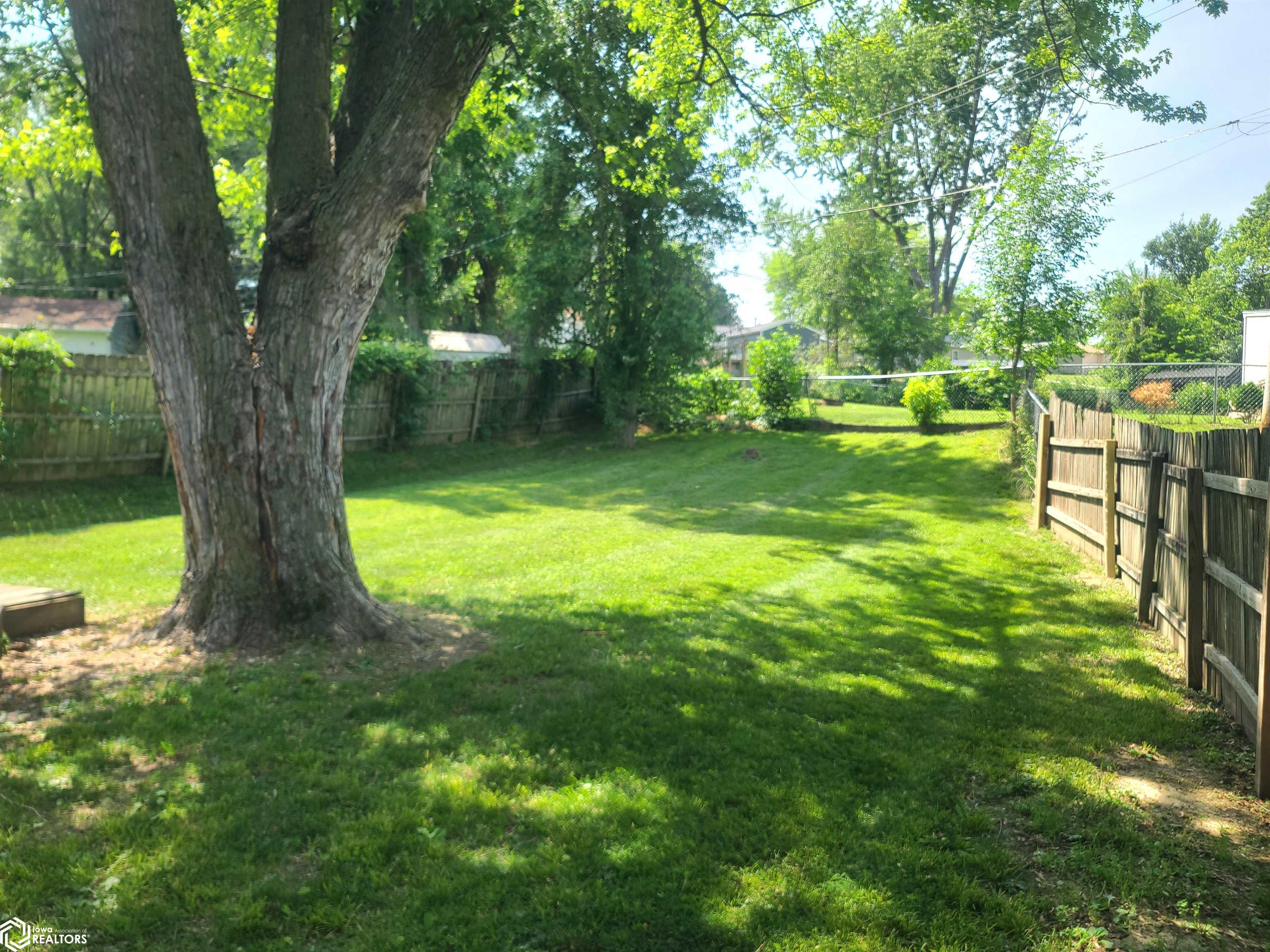 707 E 27th Street, Newton, Iowa image 14
