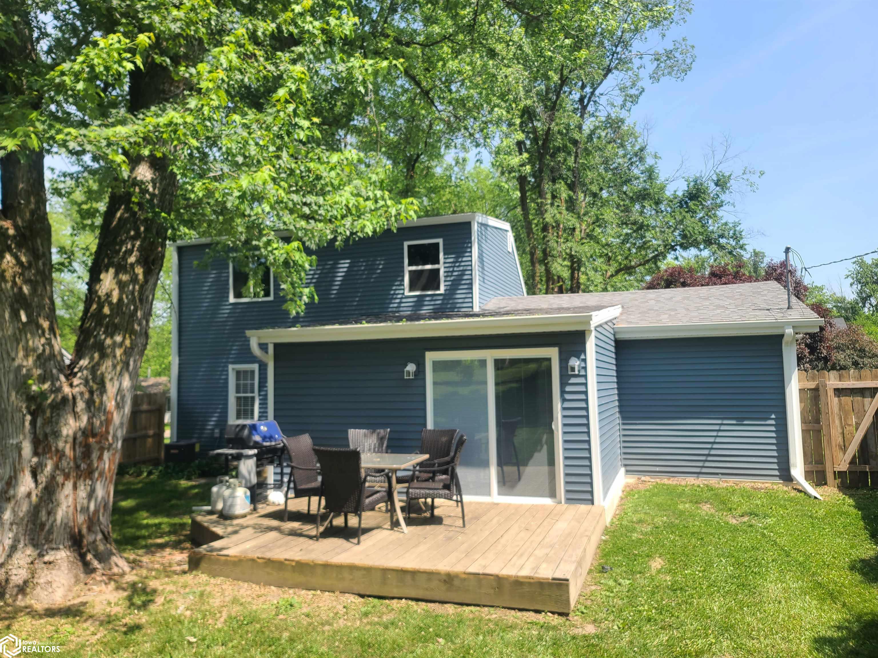 707 E 27th Street, Newton, Iowa image 15