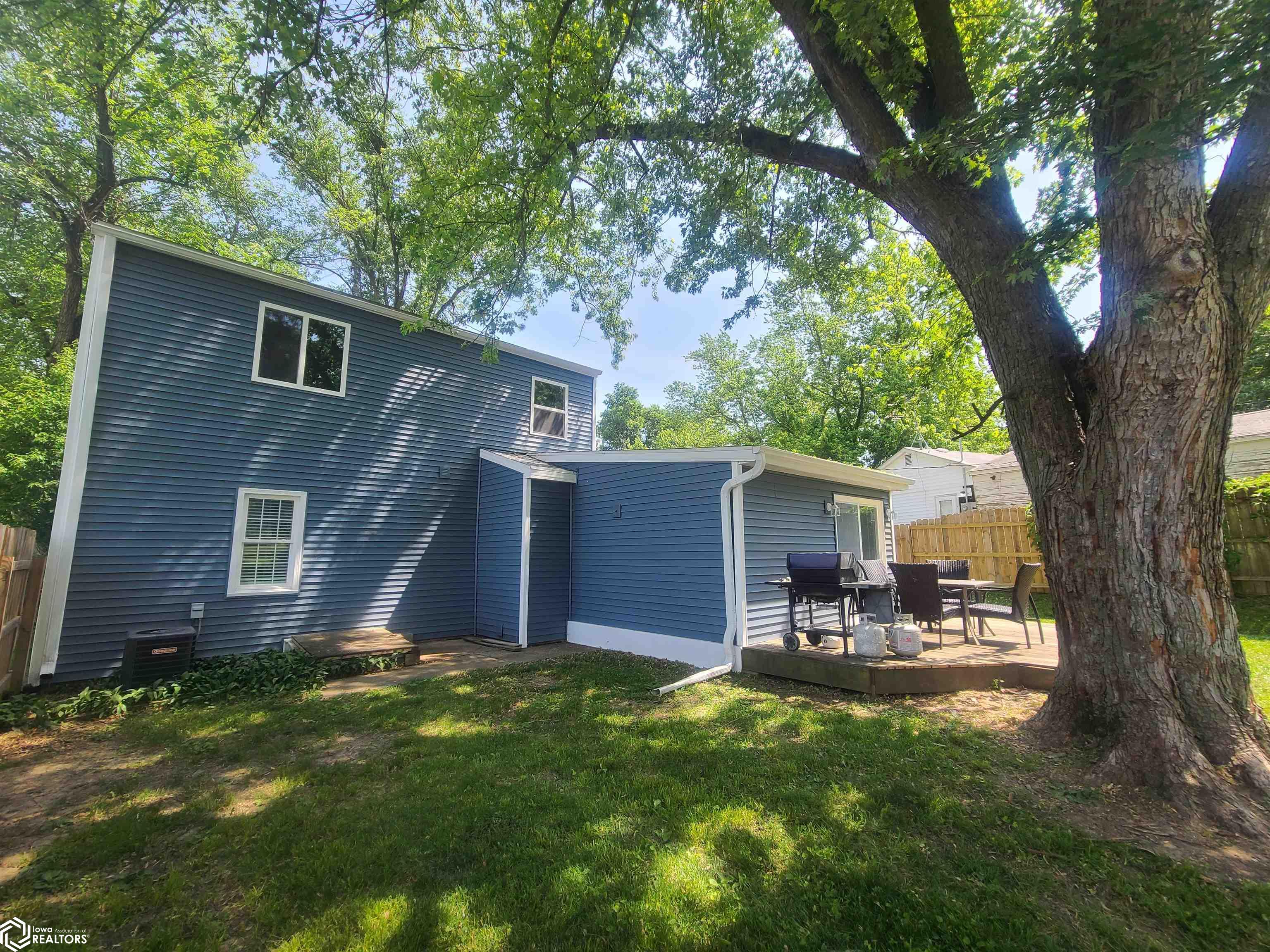 707 E 27th Street, Newton, Iowa image 16