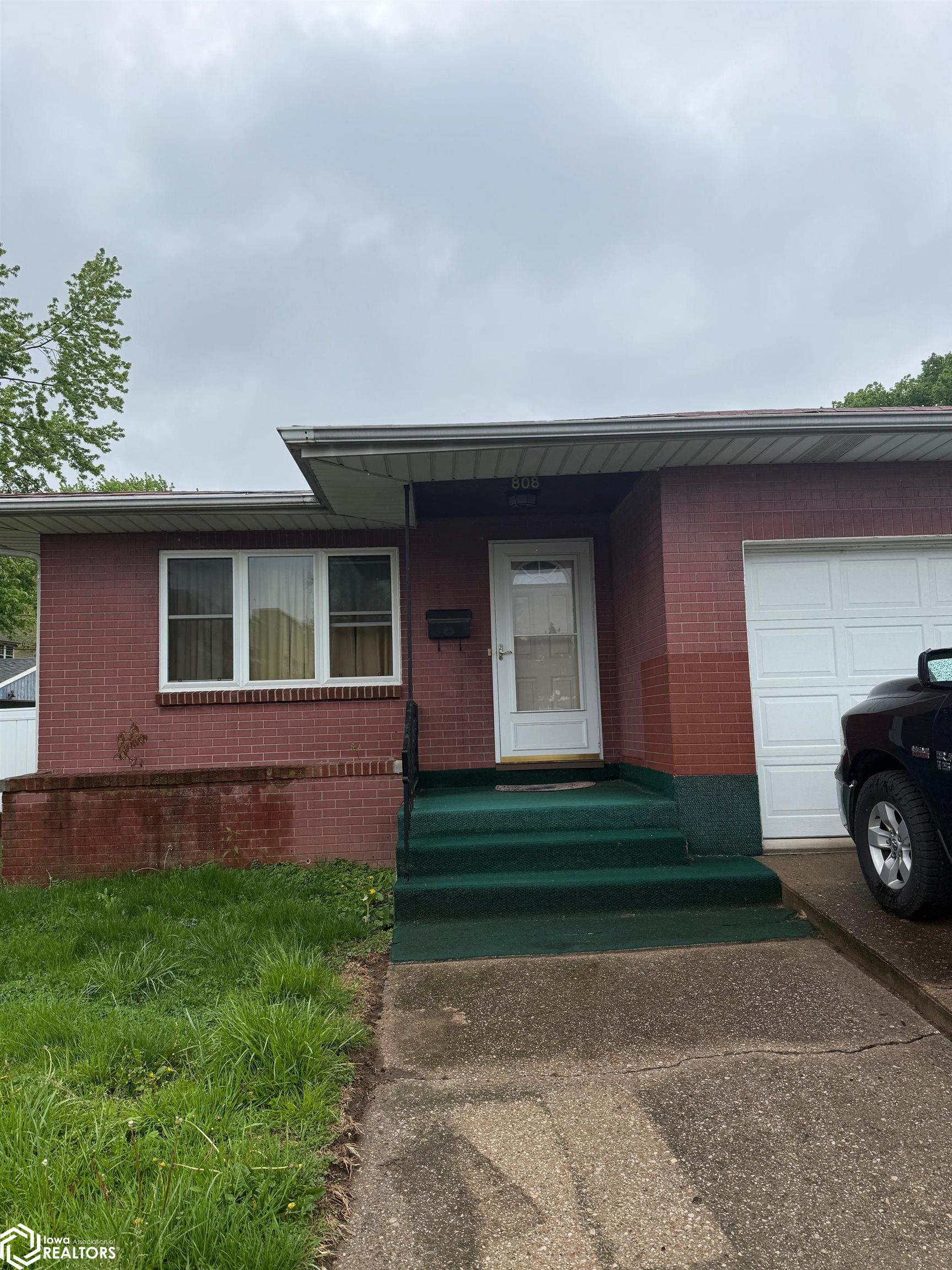 808 N 9th Street, Burlington, Iowa image 1
