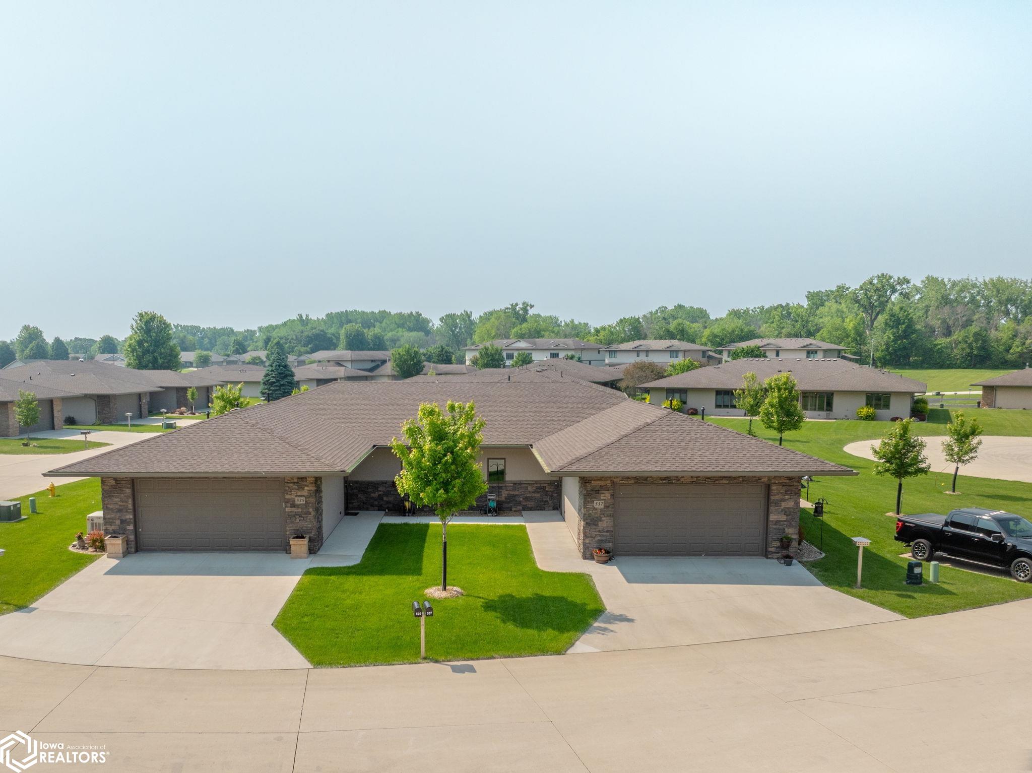537 River Bend Court, Mason City, Iowa image 2