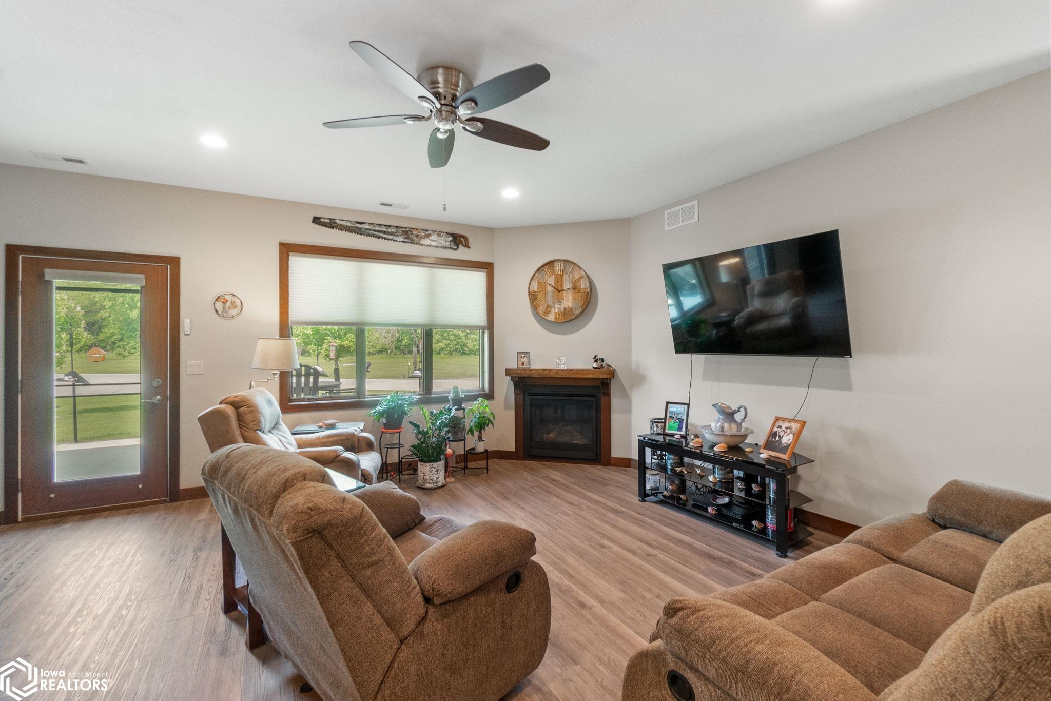 537 River Bend Court, Mason City, Iowa image 11