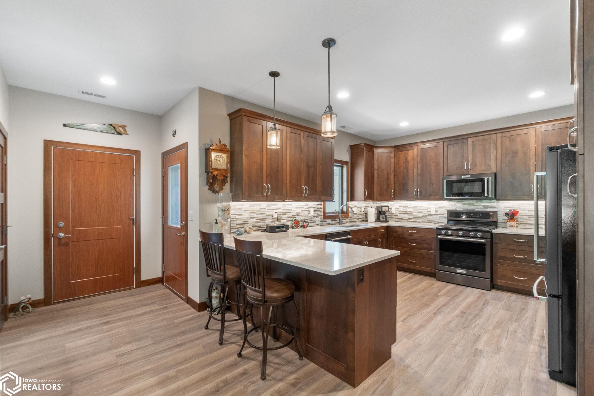 537 River Bend Court, Mason City, Iowa image 13